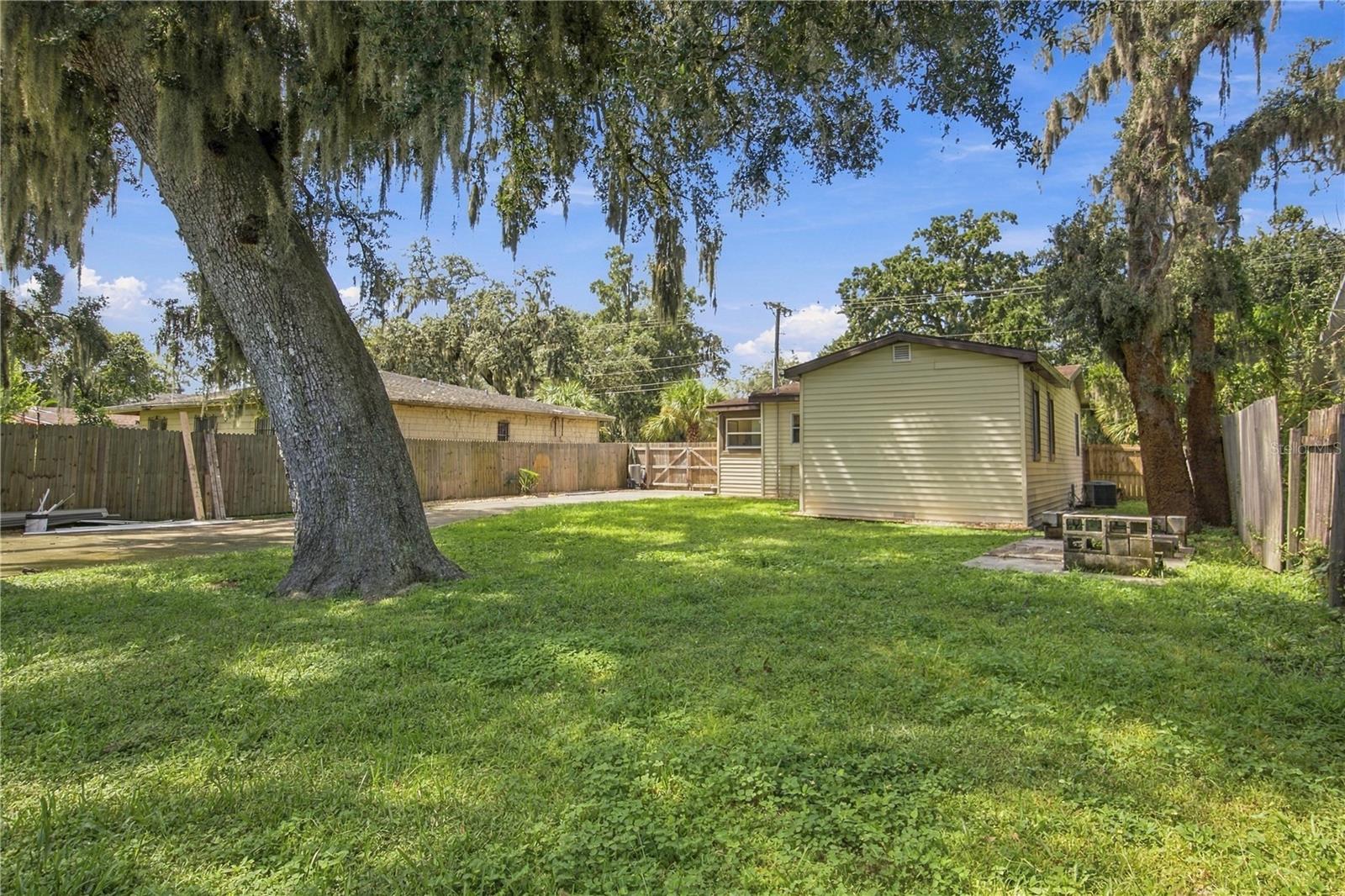 11709 Hoyt Ave Property Photo 29