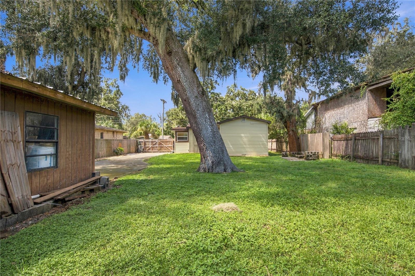 11709 Hoyt Ave Property Photo 31
