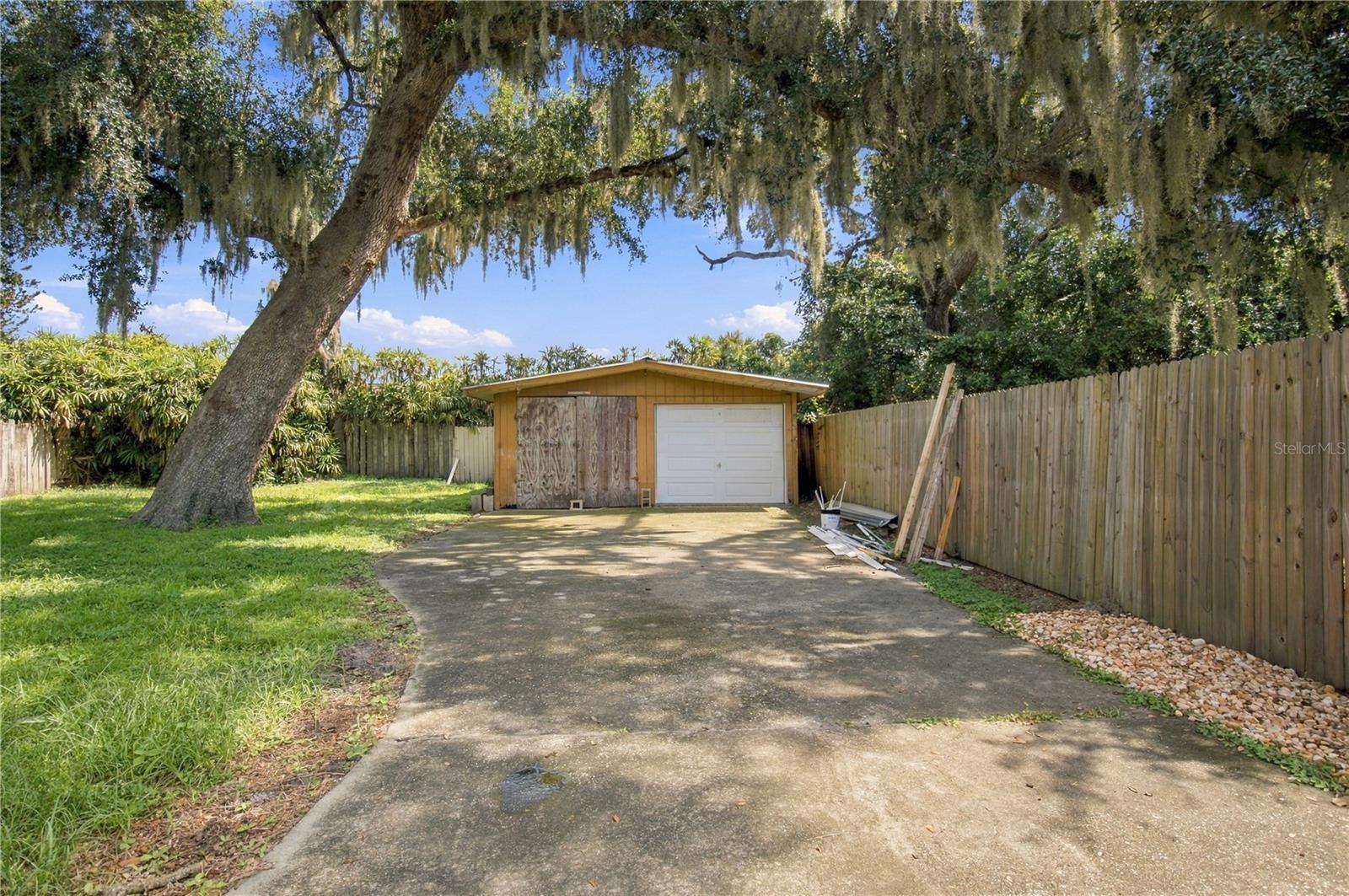 11709 Hoyt Ave Property Photo 32
