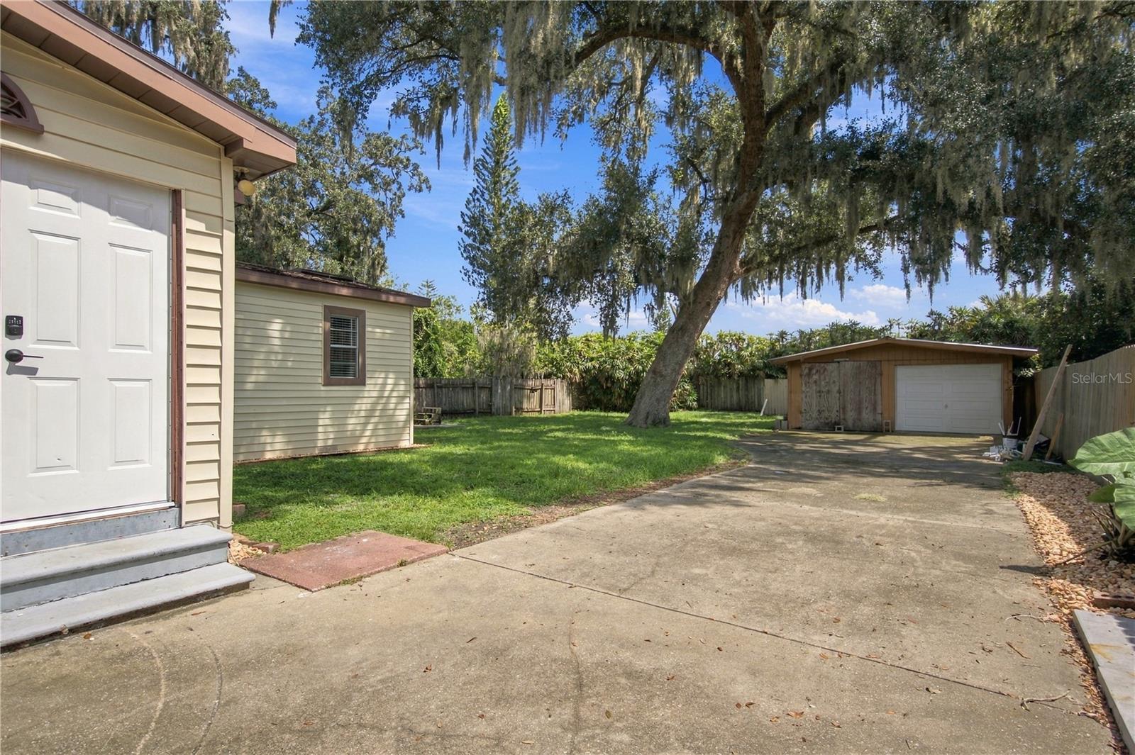 11709 Hoyt Ave Property Photo 39