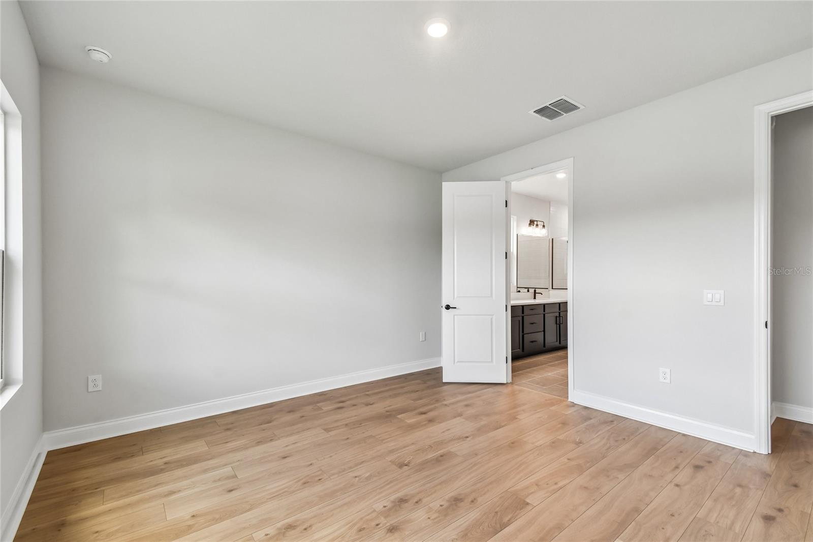 5735 Leaflet Trail Property Photo 18