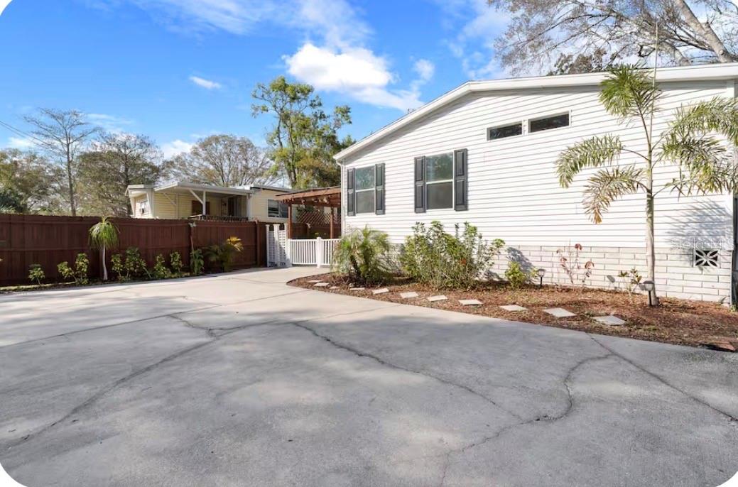 6331 Theodan St Property Photo 4