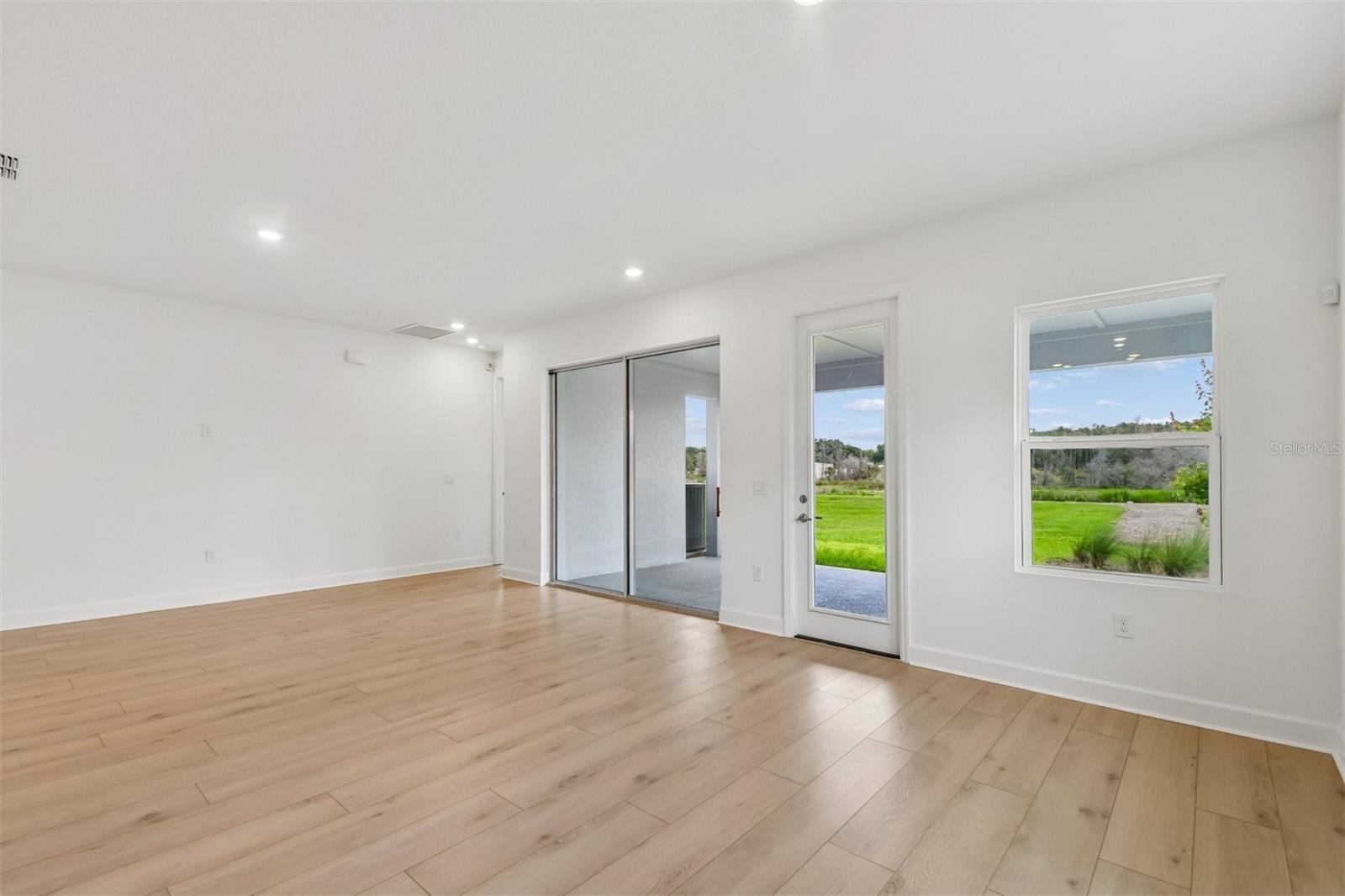 5681 Leaflet Trl Property Photo 10