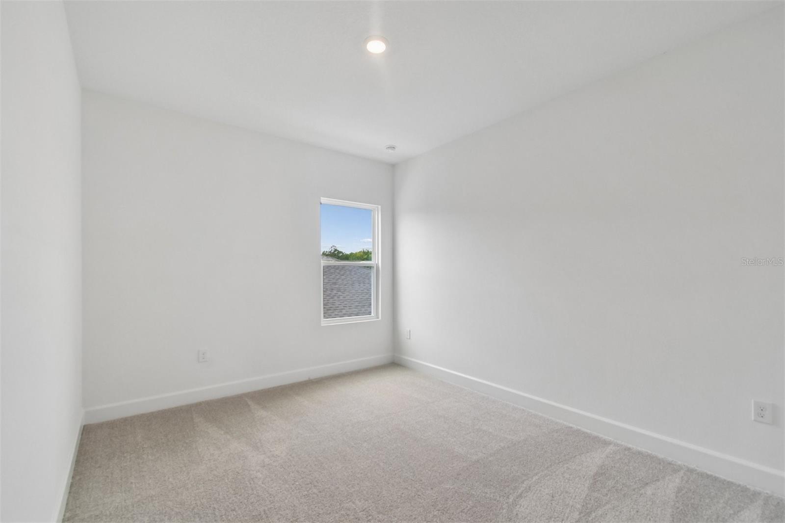 5681 Leaflet Trl Property Photo 23