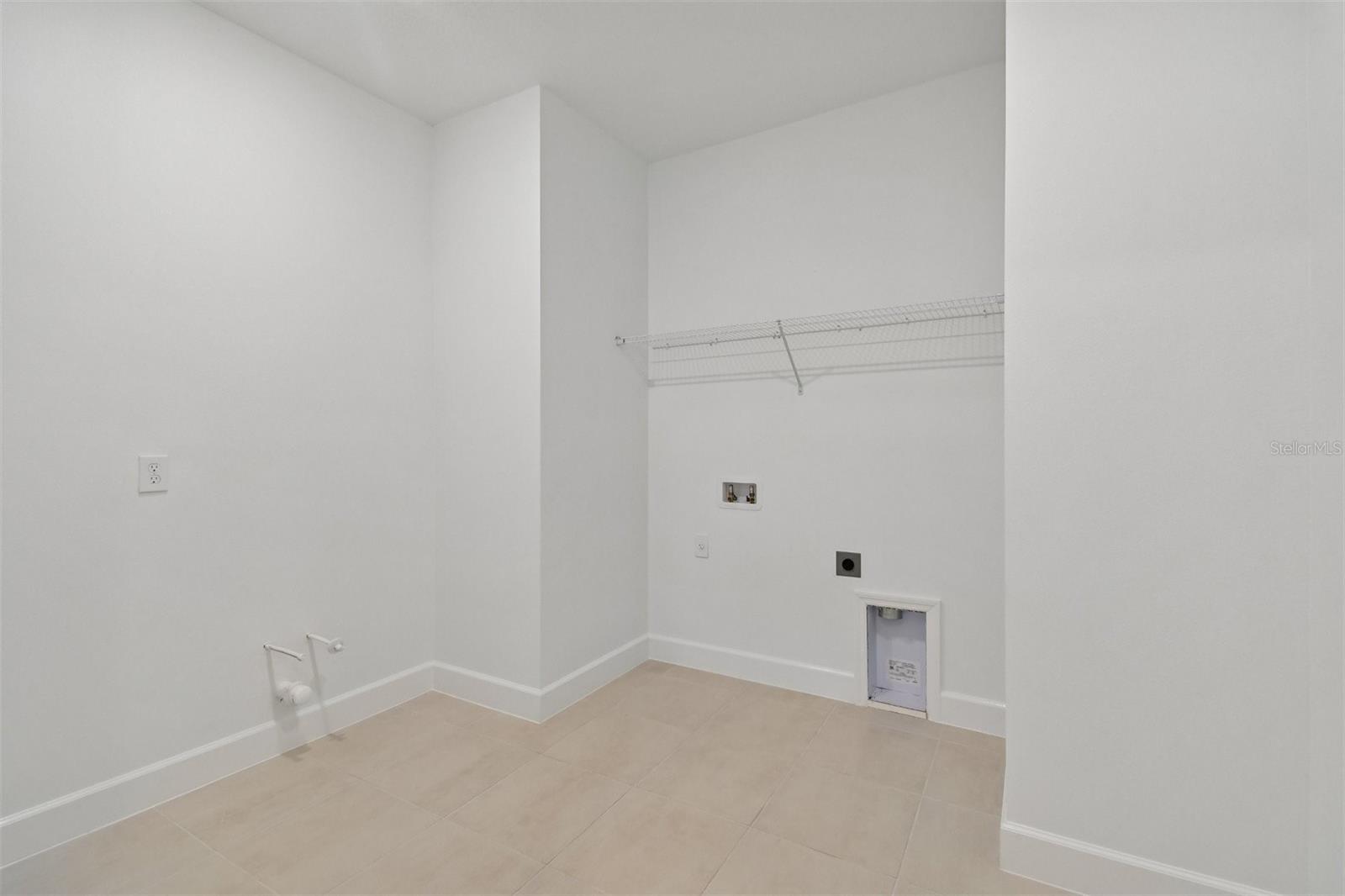 5681 Leaflet Trl Property Photo 29