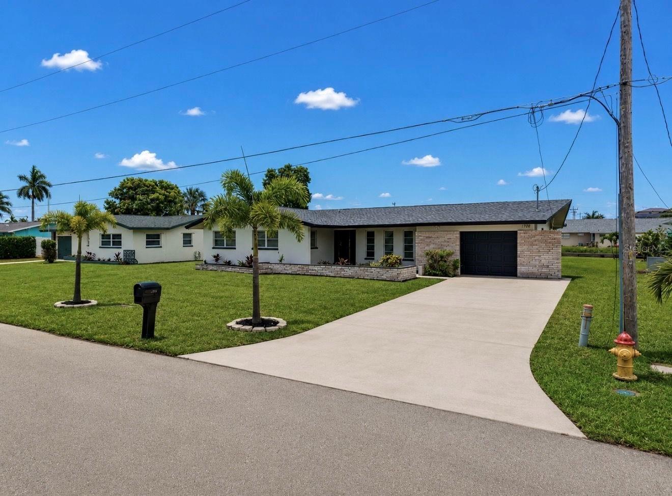 1729 Bikini Ct Property Photo 1