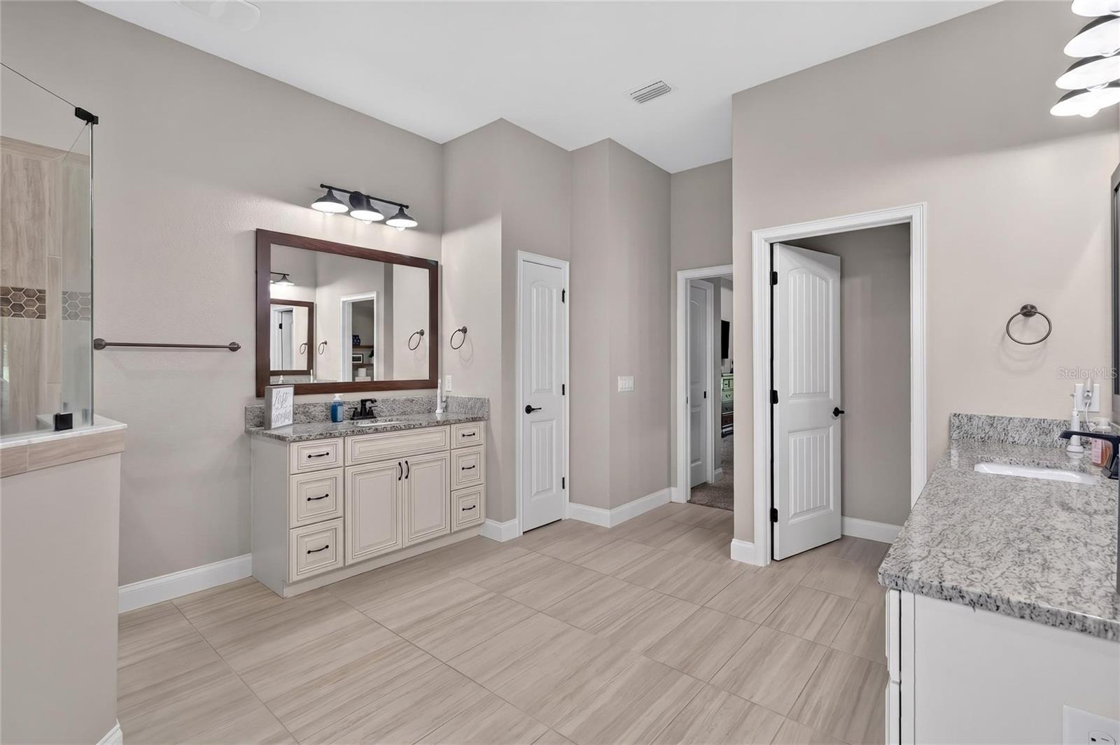 2564 Delphi Woods Cir Property Photo 42
