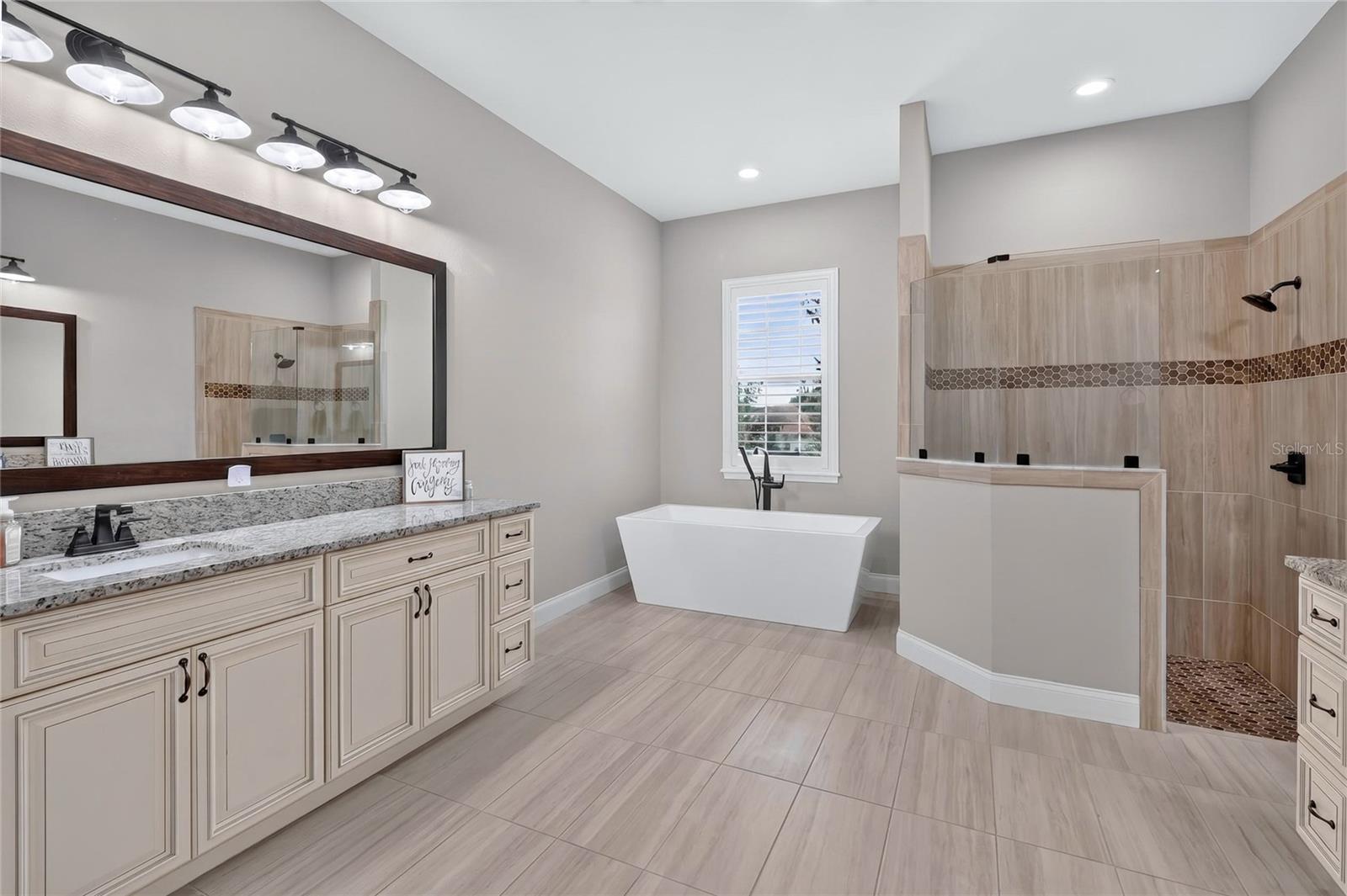 2564 Delphi Woods Cir Property Photo 43