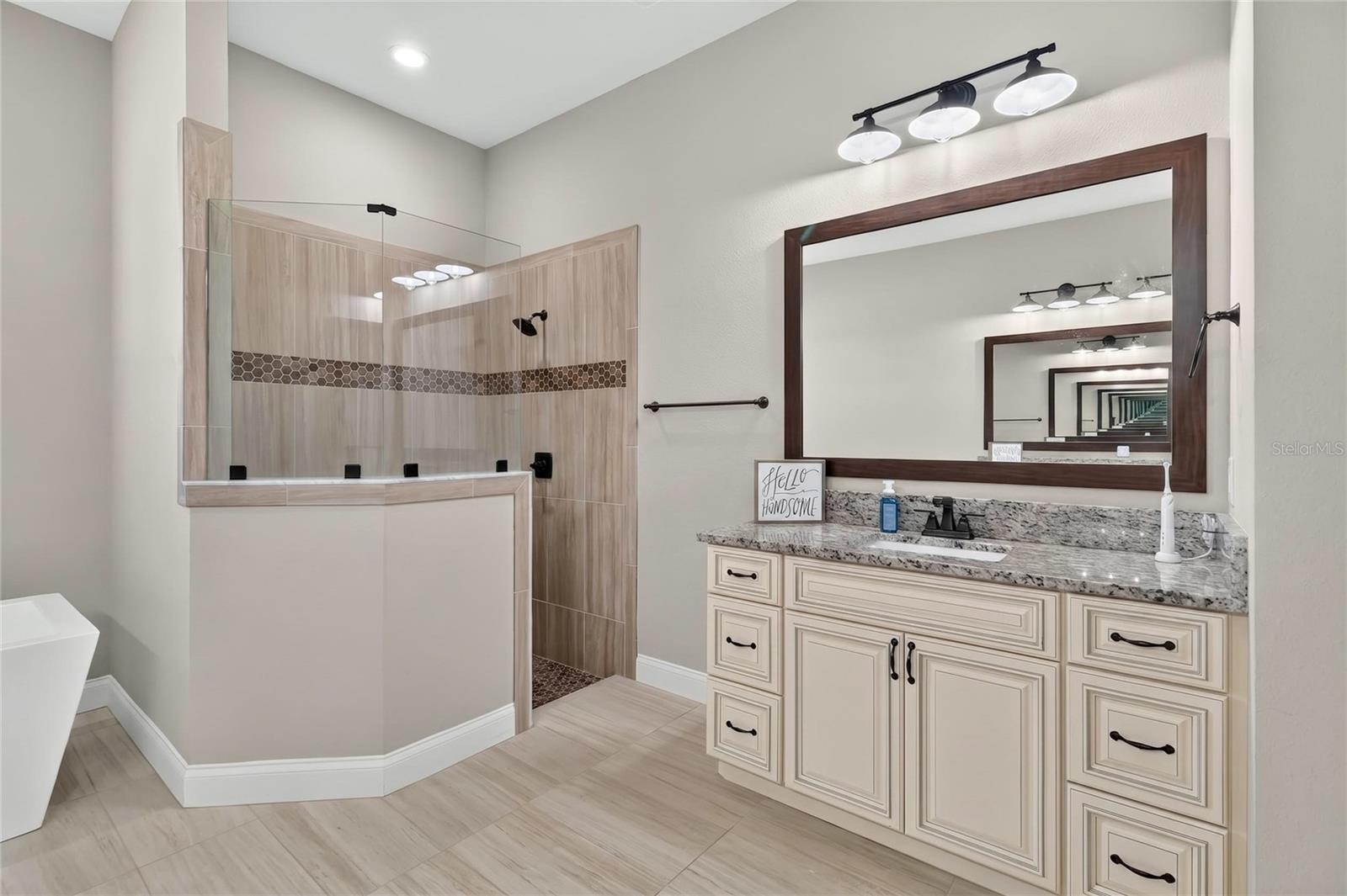 2564 Delphi Woods Cir Property Photo 44