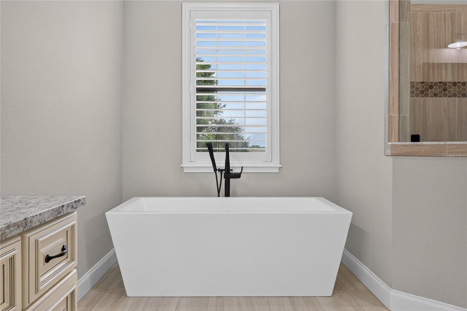 2564 Delphi Woods Cir Property Photo 45