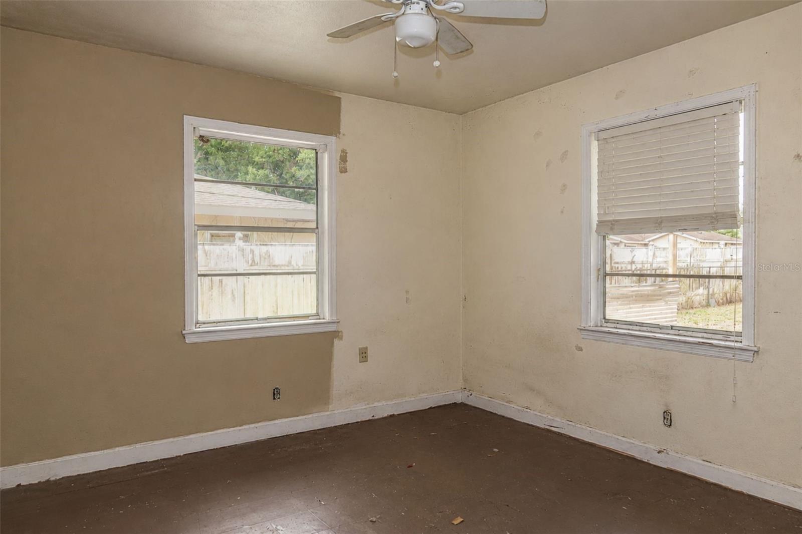 1302 28th St W Property Photo 9