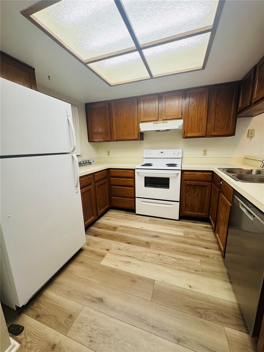 328 Woodlake Wynde Property Photo 4