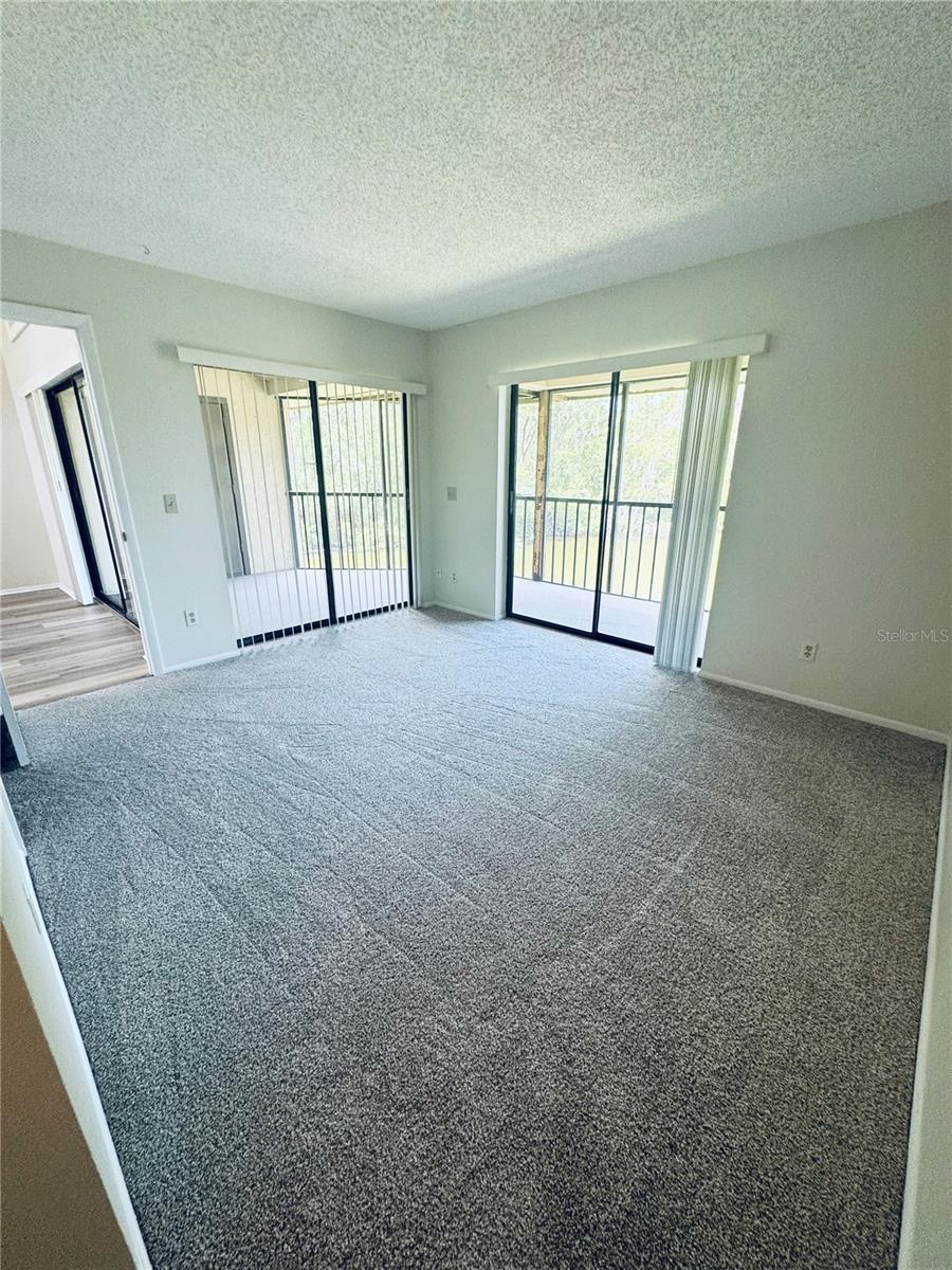 328 Woodlake Wynde Property Photo 6