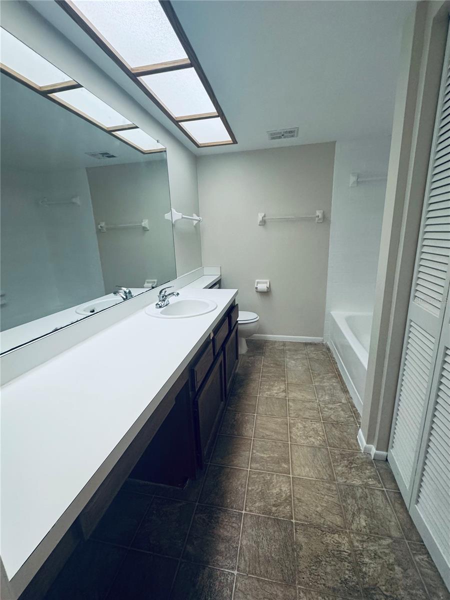 328 Woodlake Wynde Property Photo 8