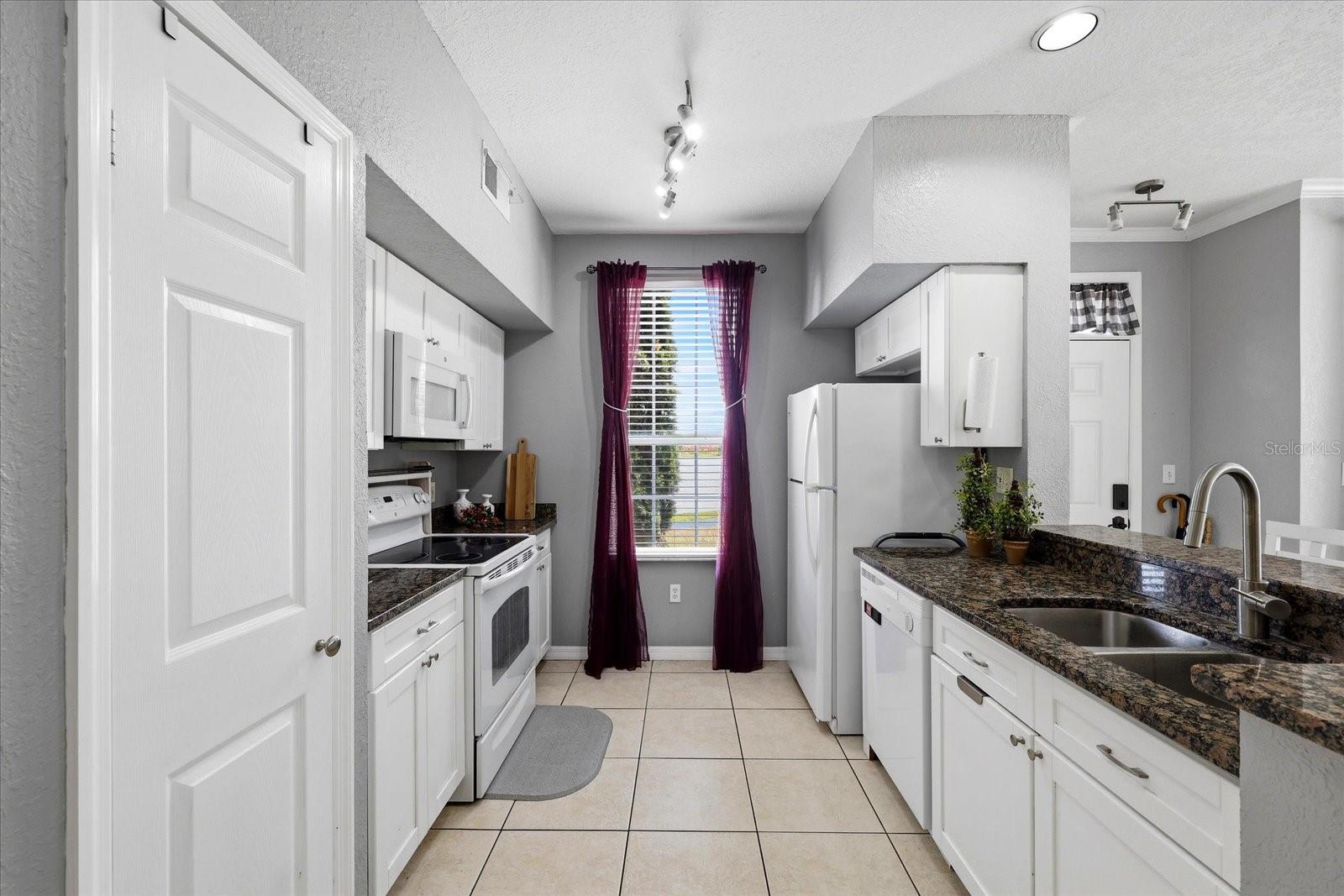 9256 Lake Chase Island Way Property Photo 14