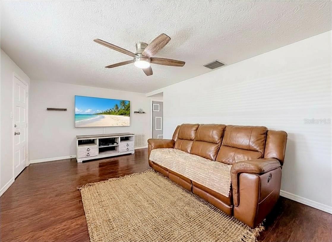2019 Hess Dr Property Photo 5