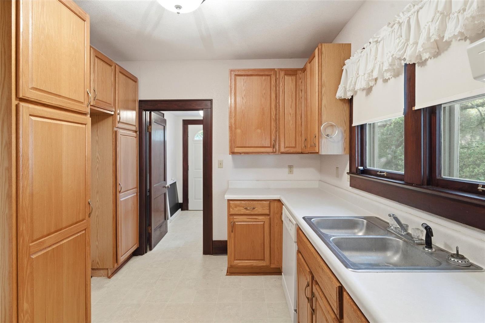 1747 Apache Trl Property Photo 38