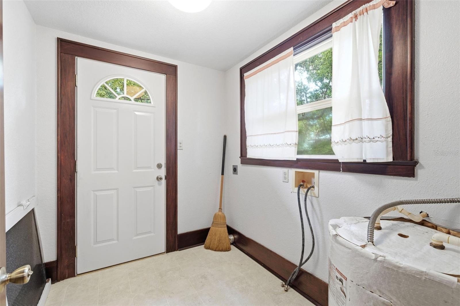 1747 Apache Trl Property Photo 44