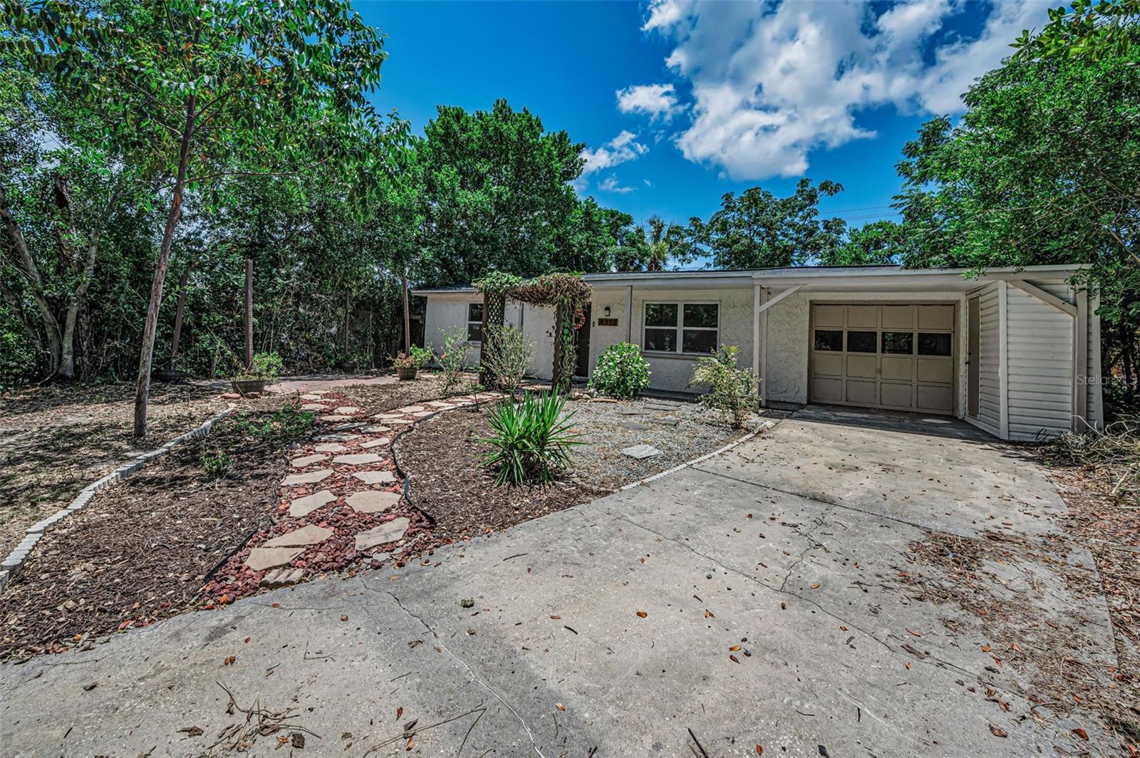 4312 Beacon Square Dr Property Photo 4
