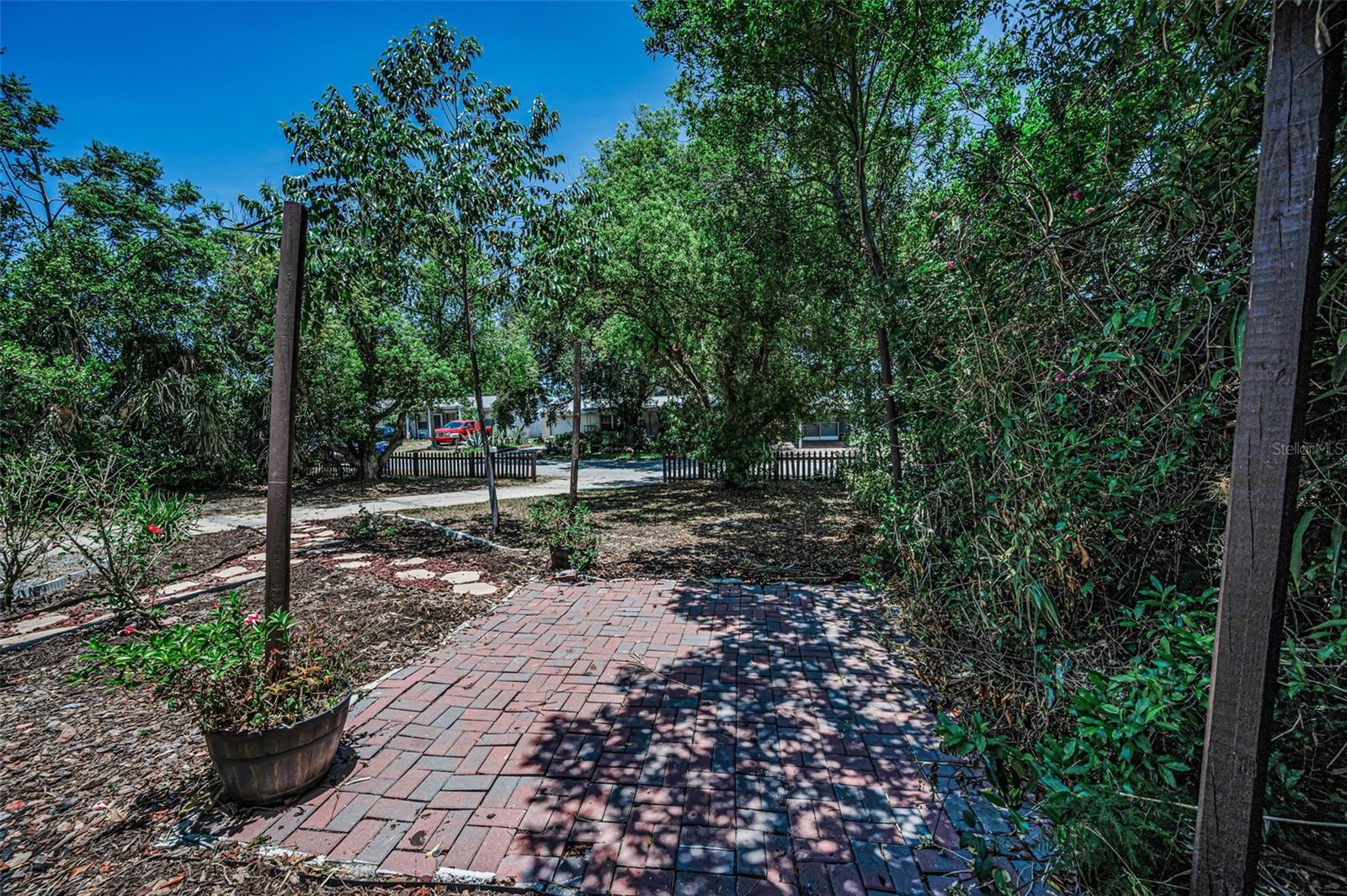 4312 Beacon Square Dr Property Photo 6
