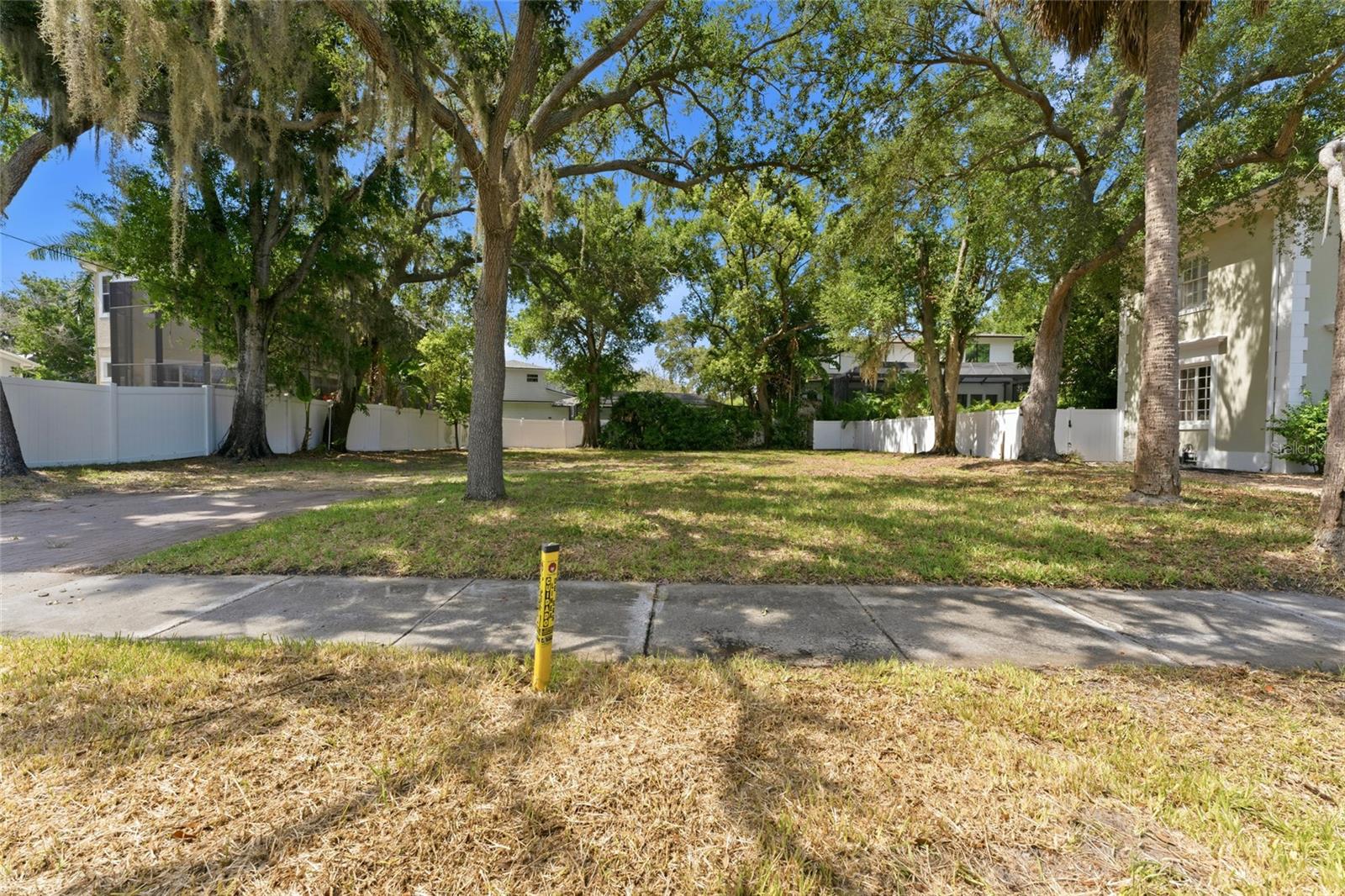 5010 W Azeele St Property Photo 2