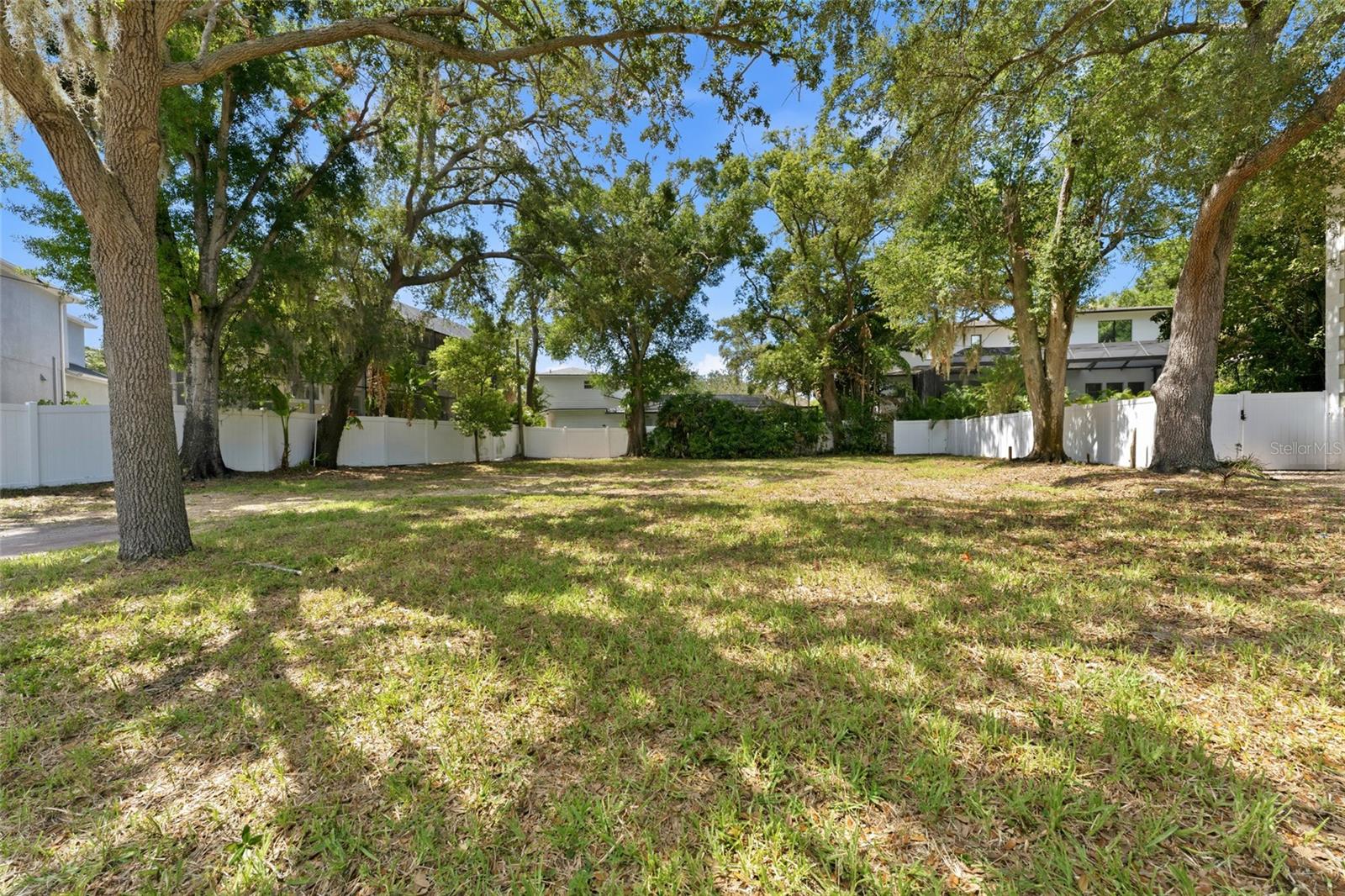 5010 W Azeele St Property Photo 5