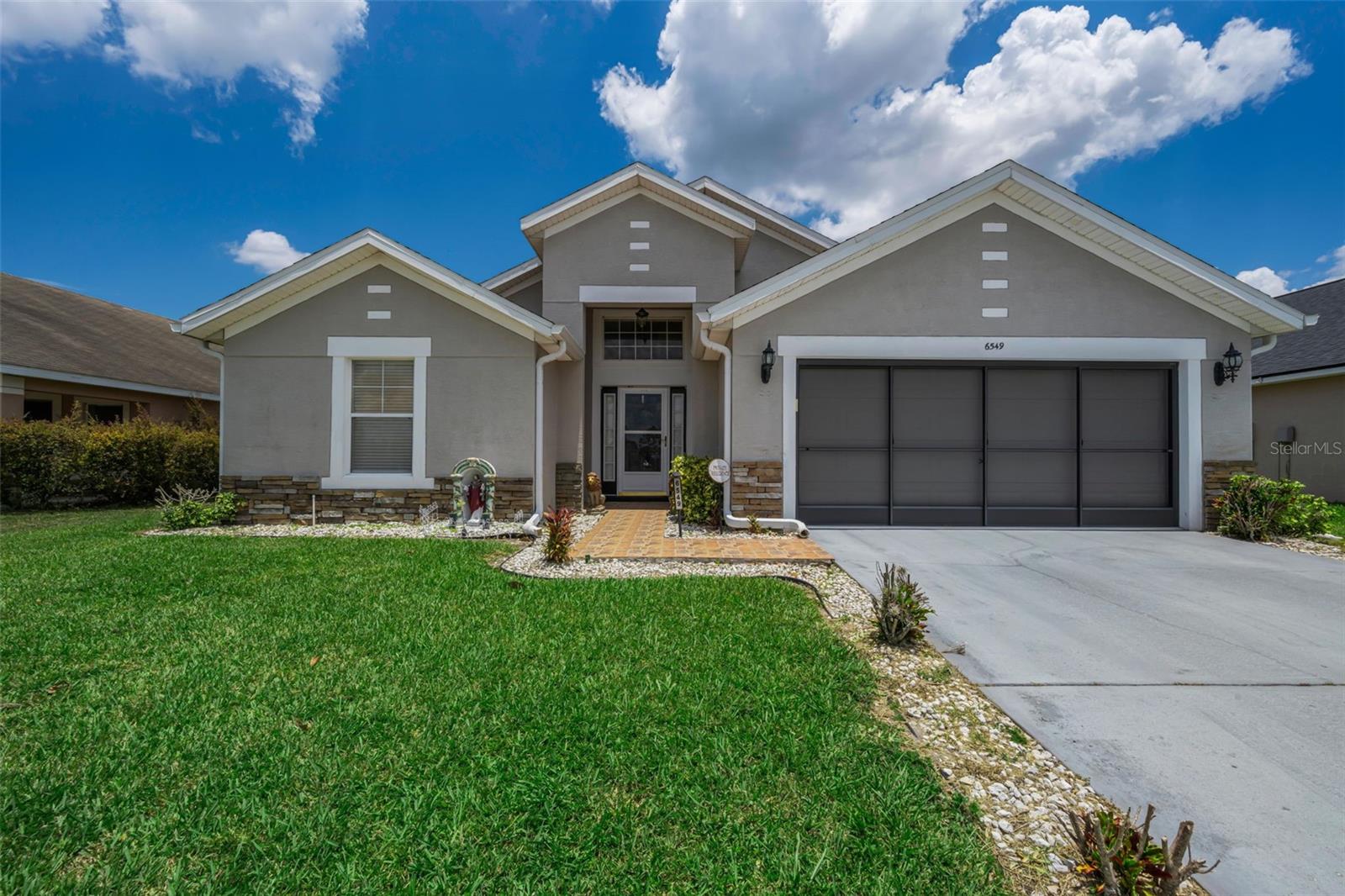 6549 Crescent Loop Property Photo 4