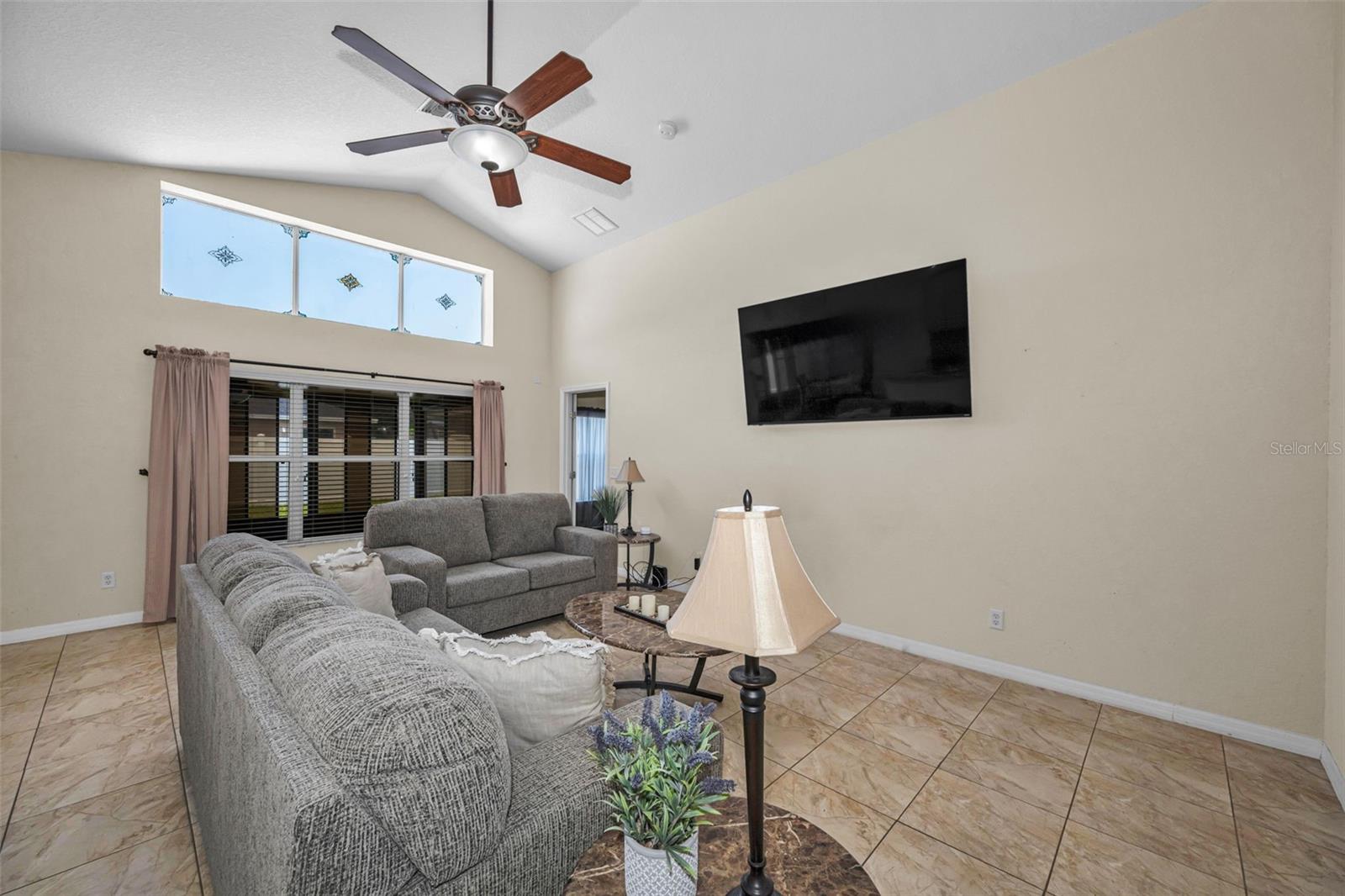 6549 Crescent Loop Property Photo 11