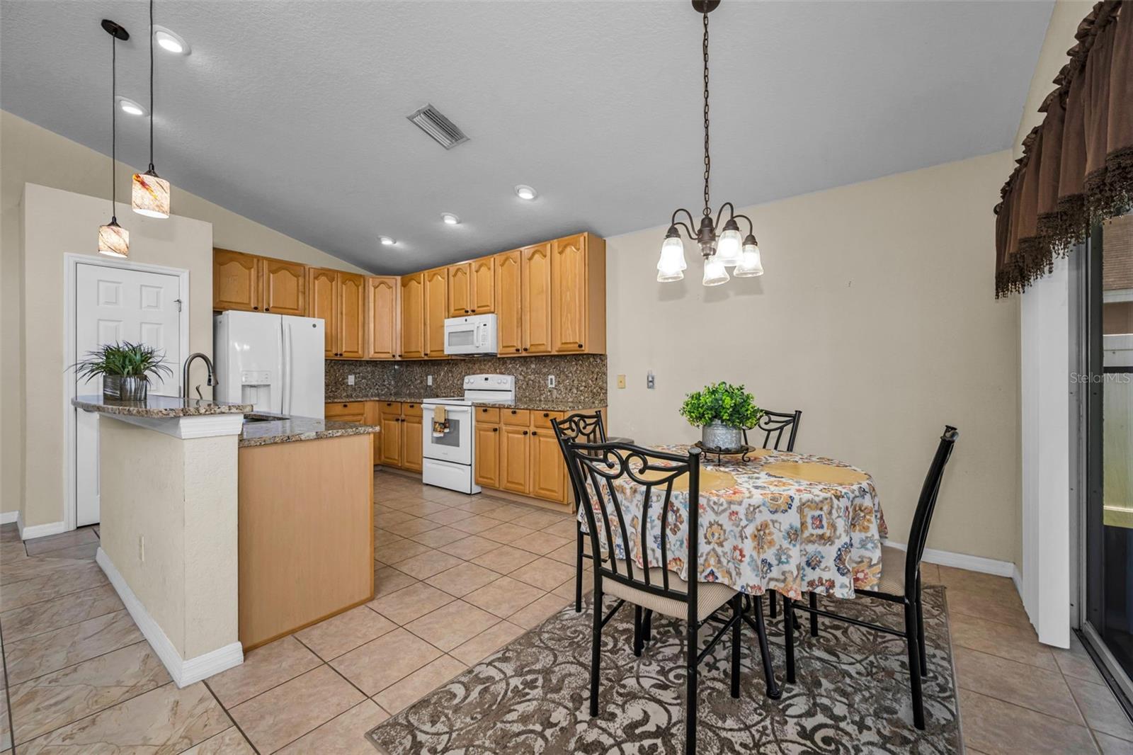 6549 Crescent Loop Property Photo 15