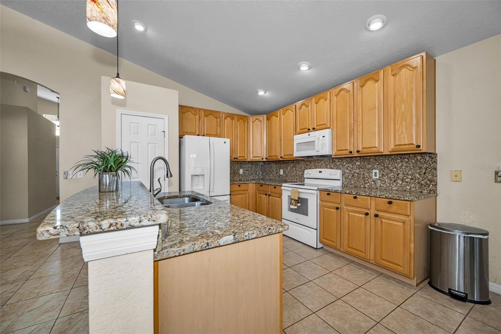 6549 Crescent Loop Property Photo 18