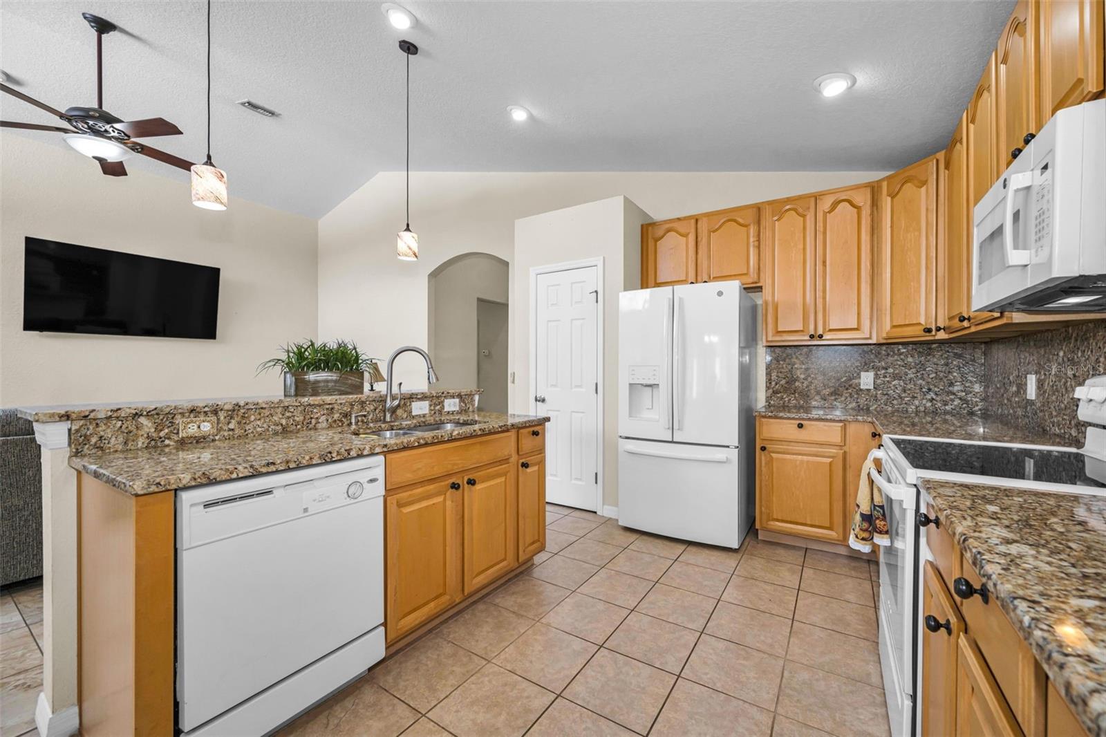 6549 Crescent Loop Property Photo 19