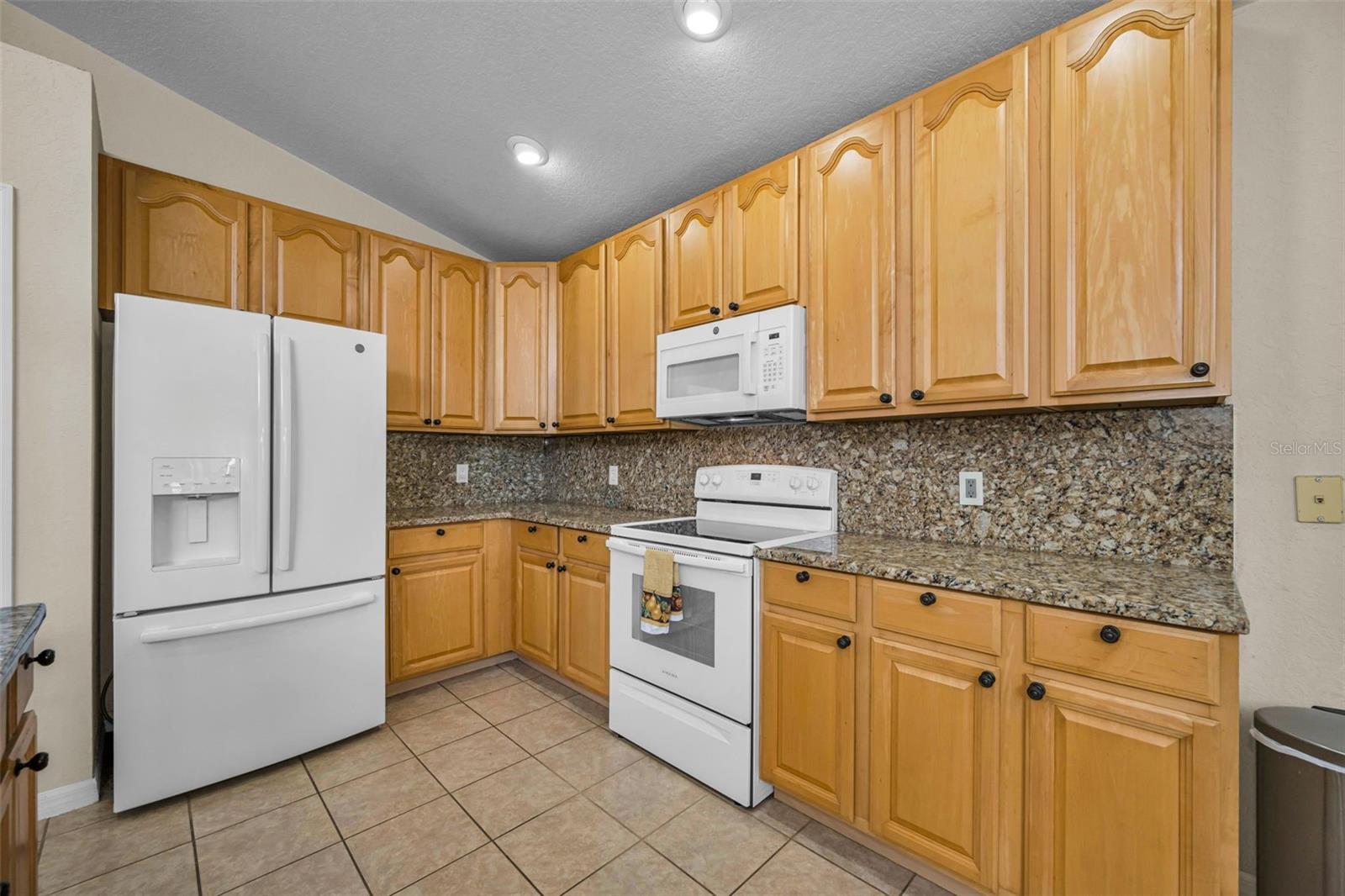 6549 Crescent Loop Property Photo 24