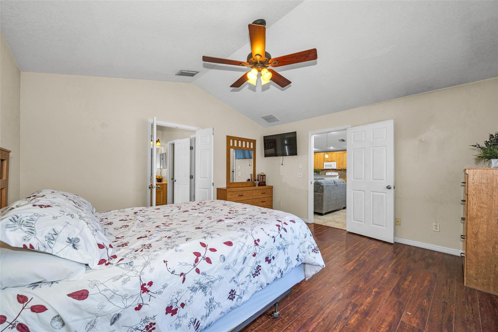 6549 Crescent Loop Property Photo 29