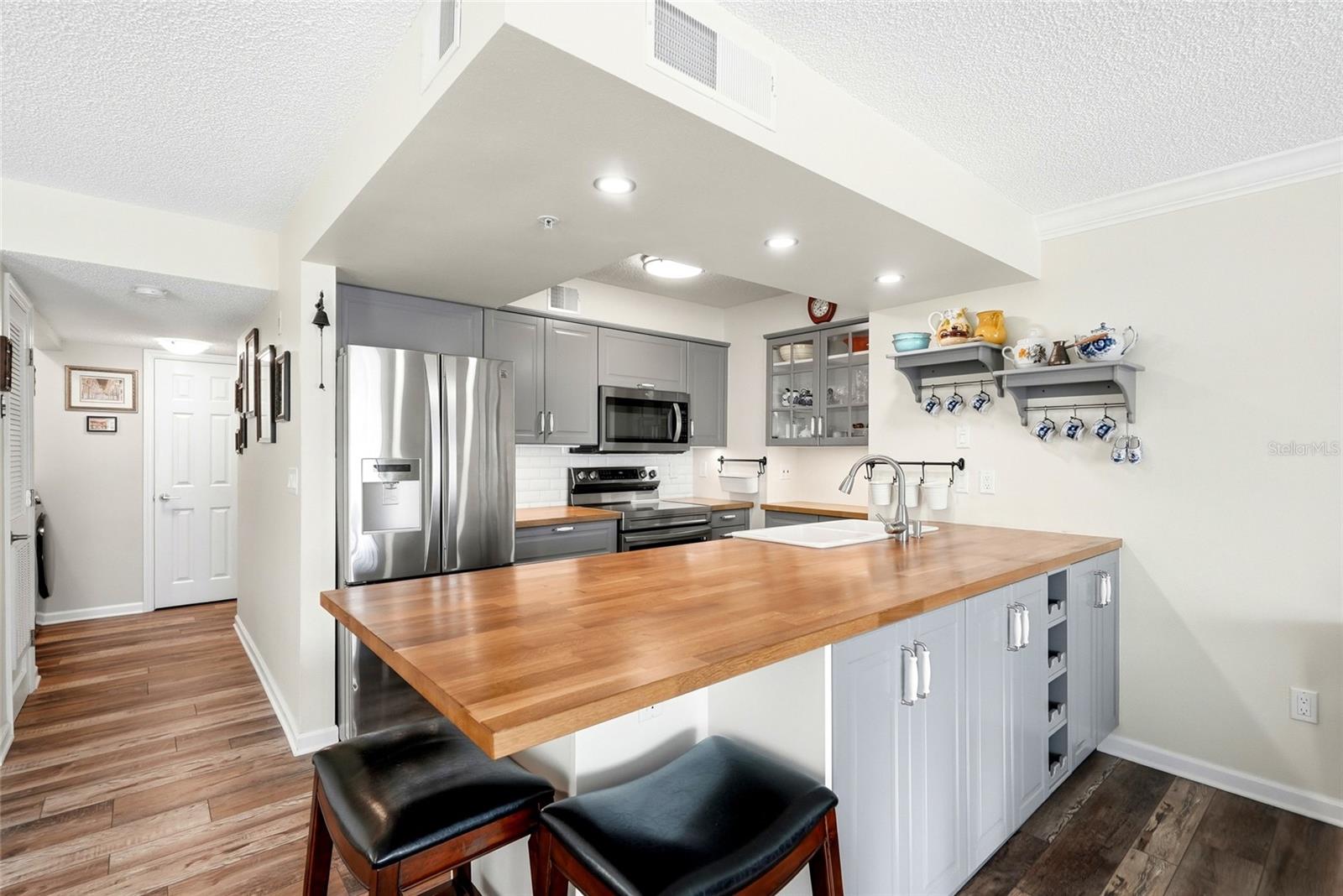 2400 Feather Sound Dr #1428 Property Photo 10