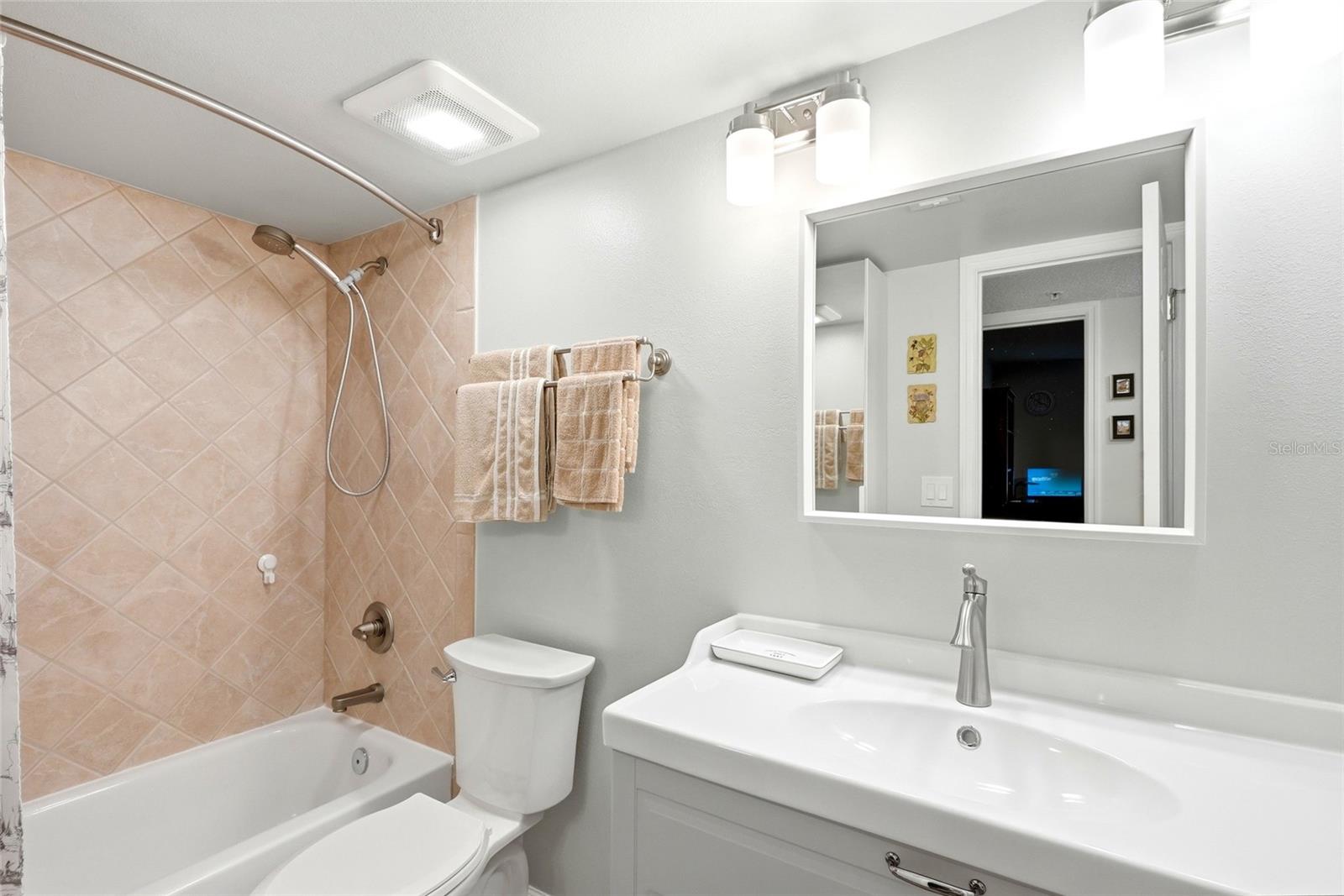 2400 Feather Sound Dr #1428 Property Photo 23
