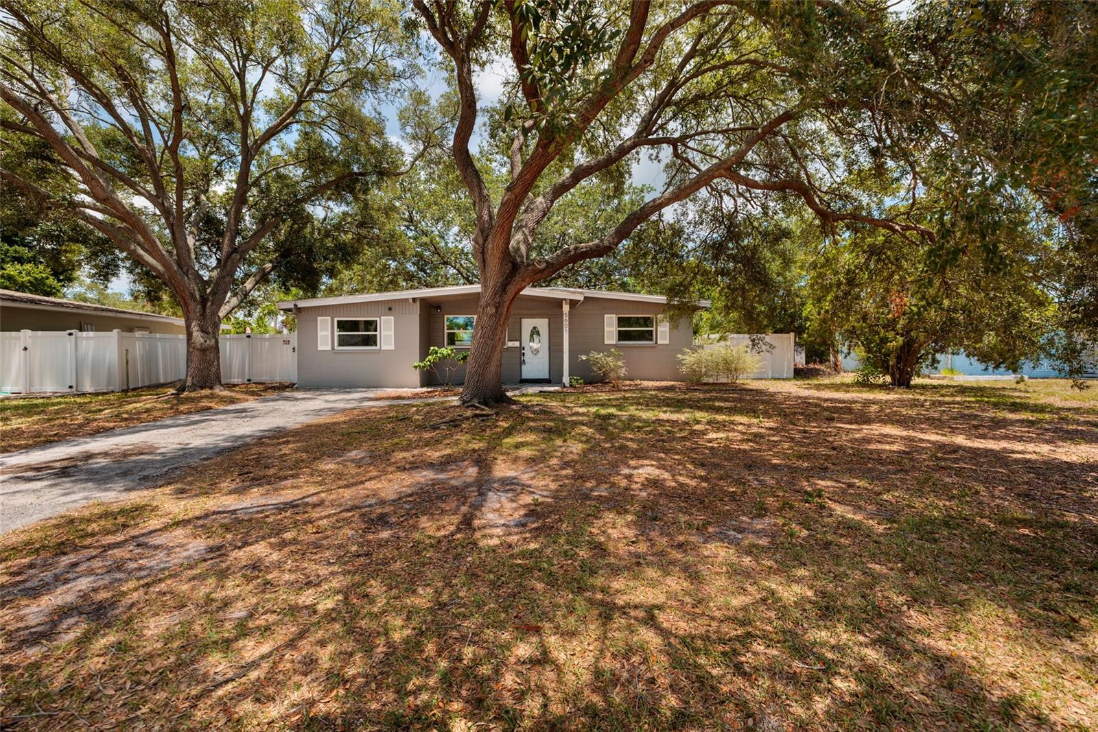 5601 Cedar St Ne Property Photo 2