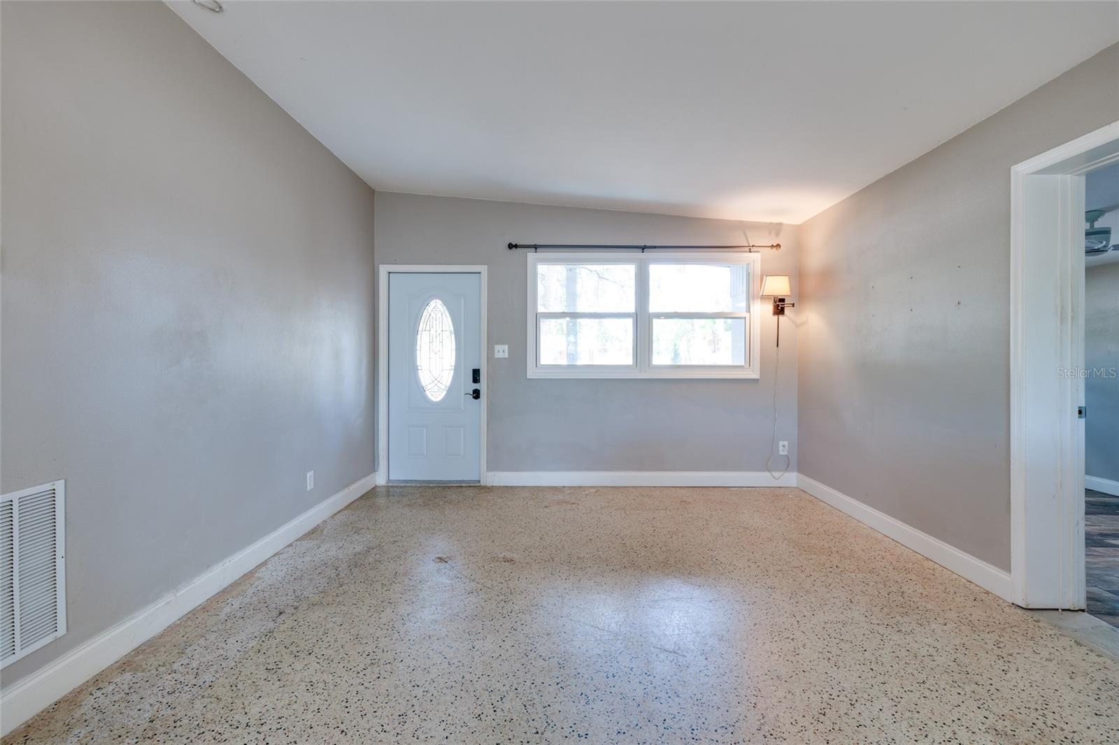 5601 Cedar St Ne Property Photo 7