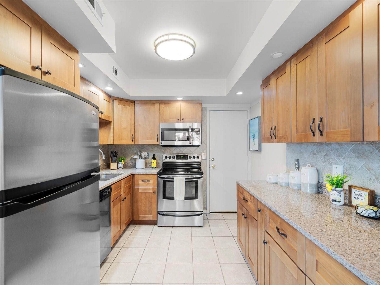 17400 Gulf Blvd #j7 Property Photo 3