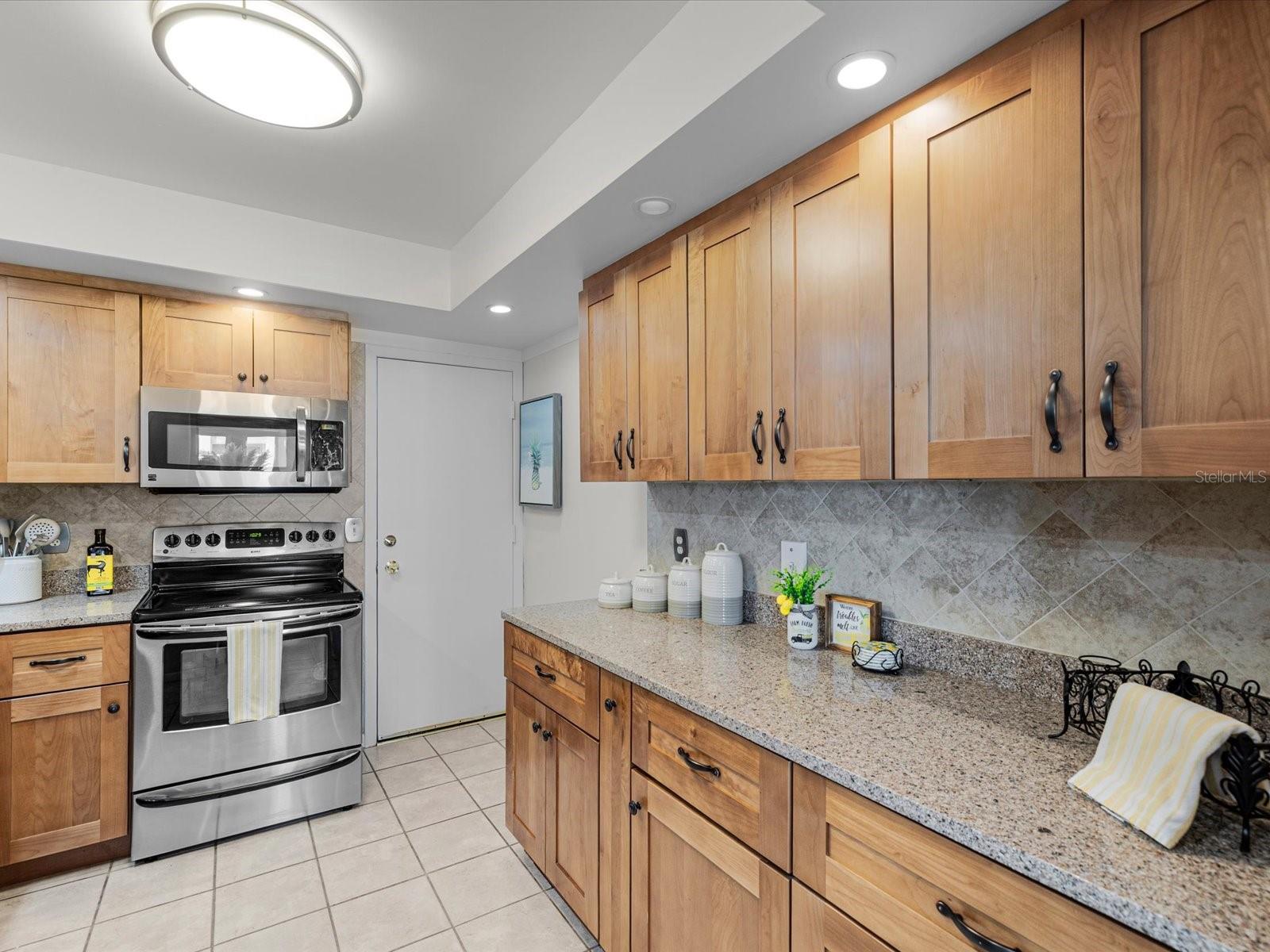 17400 Gulf Blvd #j7 Property Photo 6