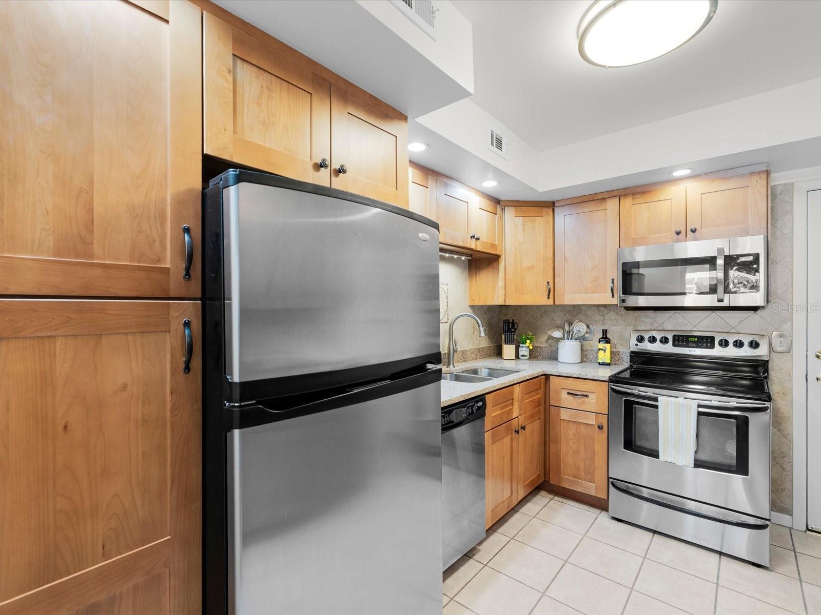 17400 Gulf Blvd #j7 Property Photo 7