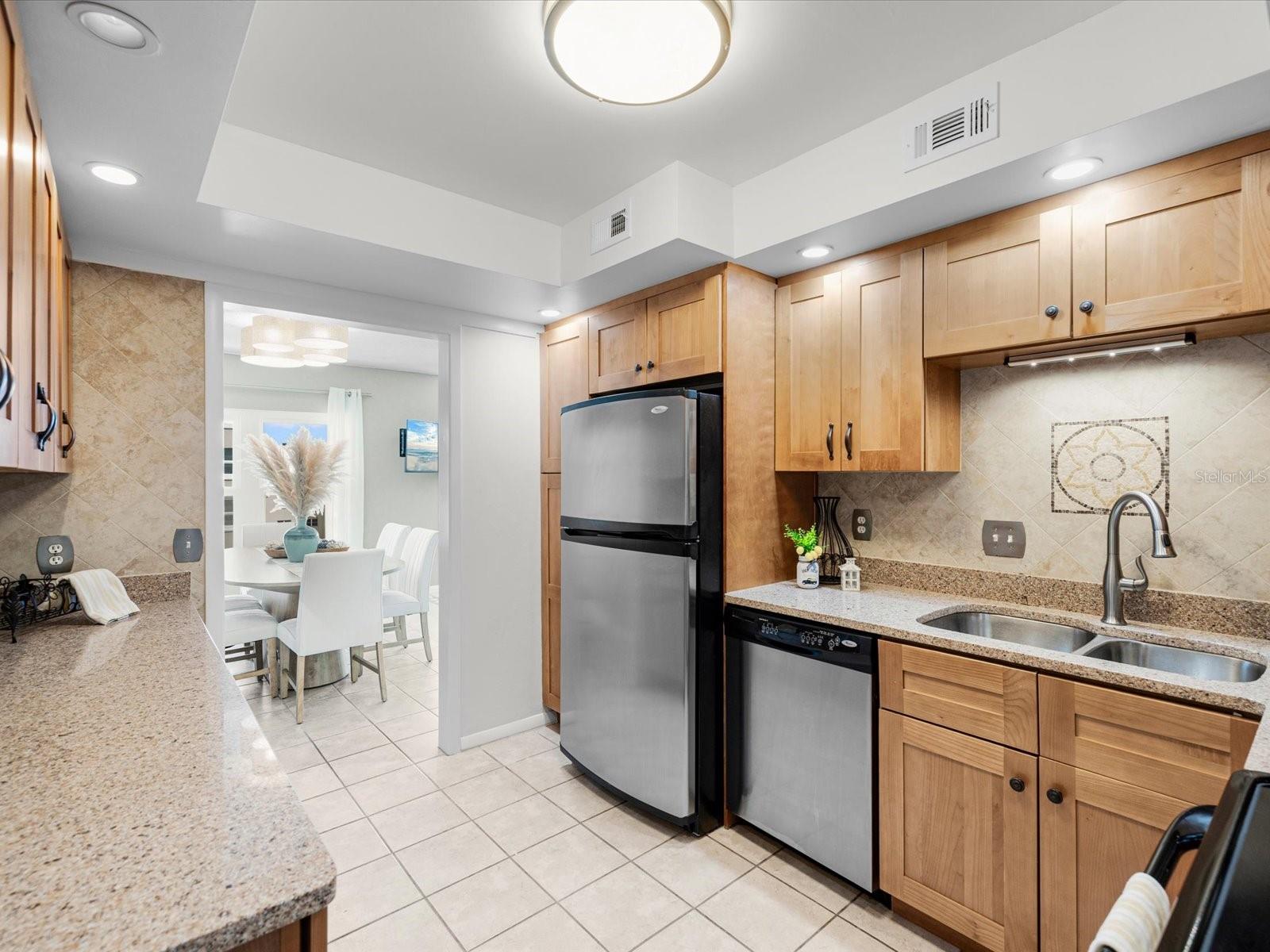 17400 Gulf Blvd #j7 Property Photo 8