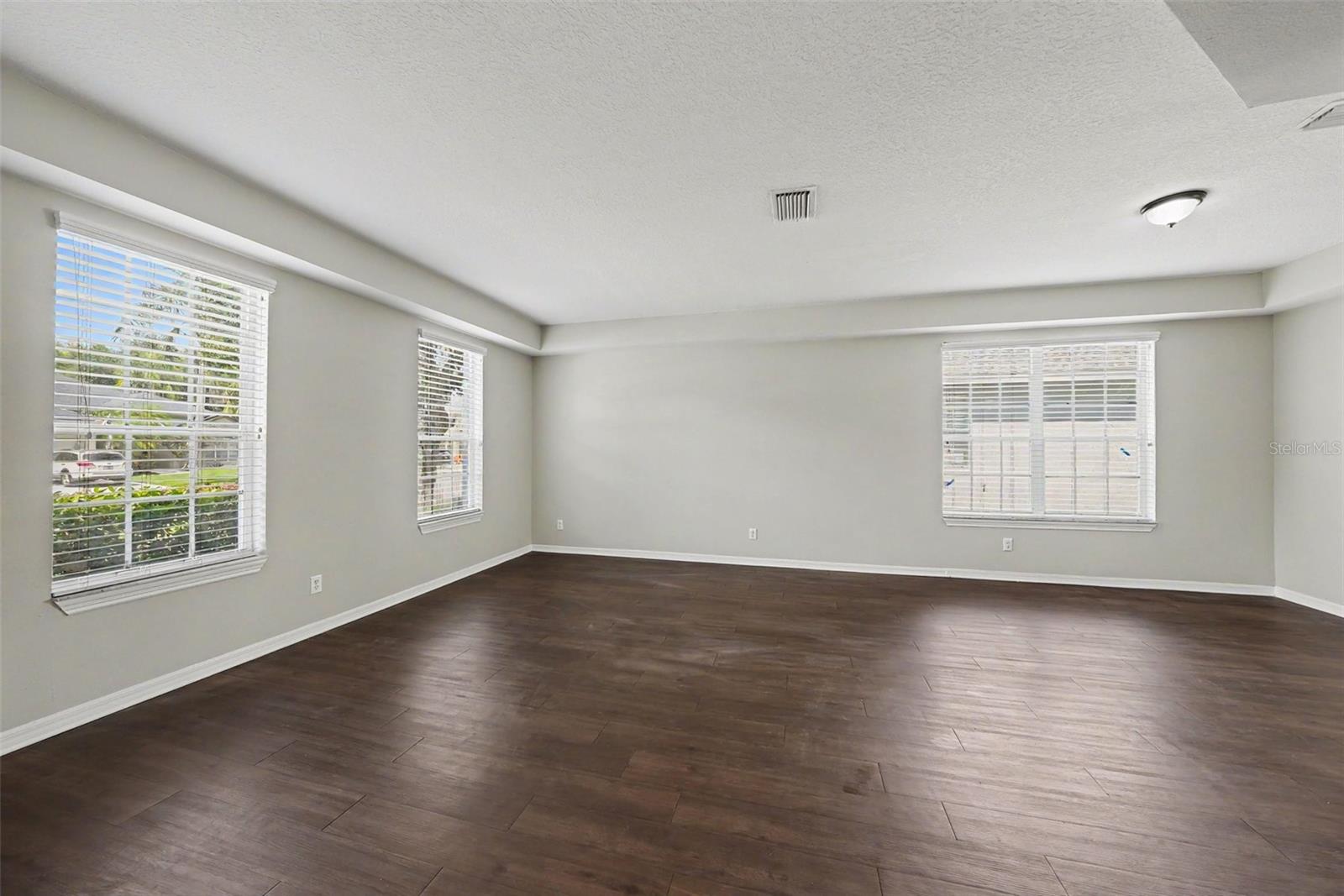 6112 Cezanne Ave Property Photo 6