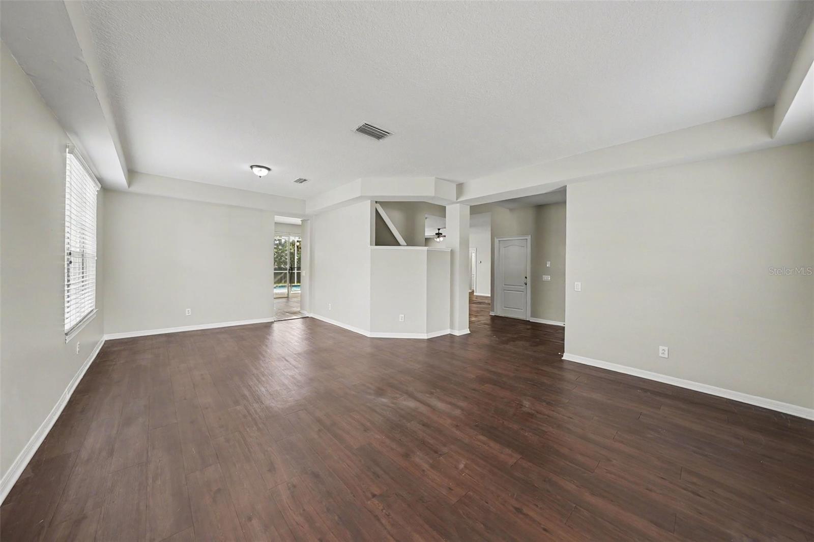 6112 Cezanne Ave Property Photo 7