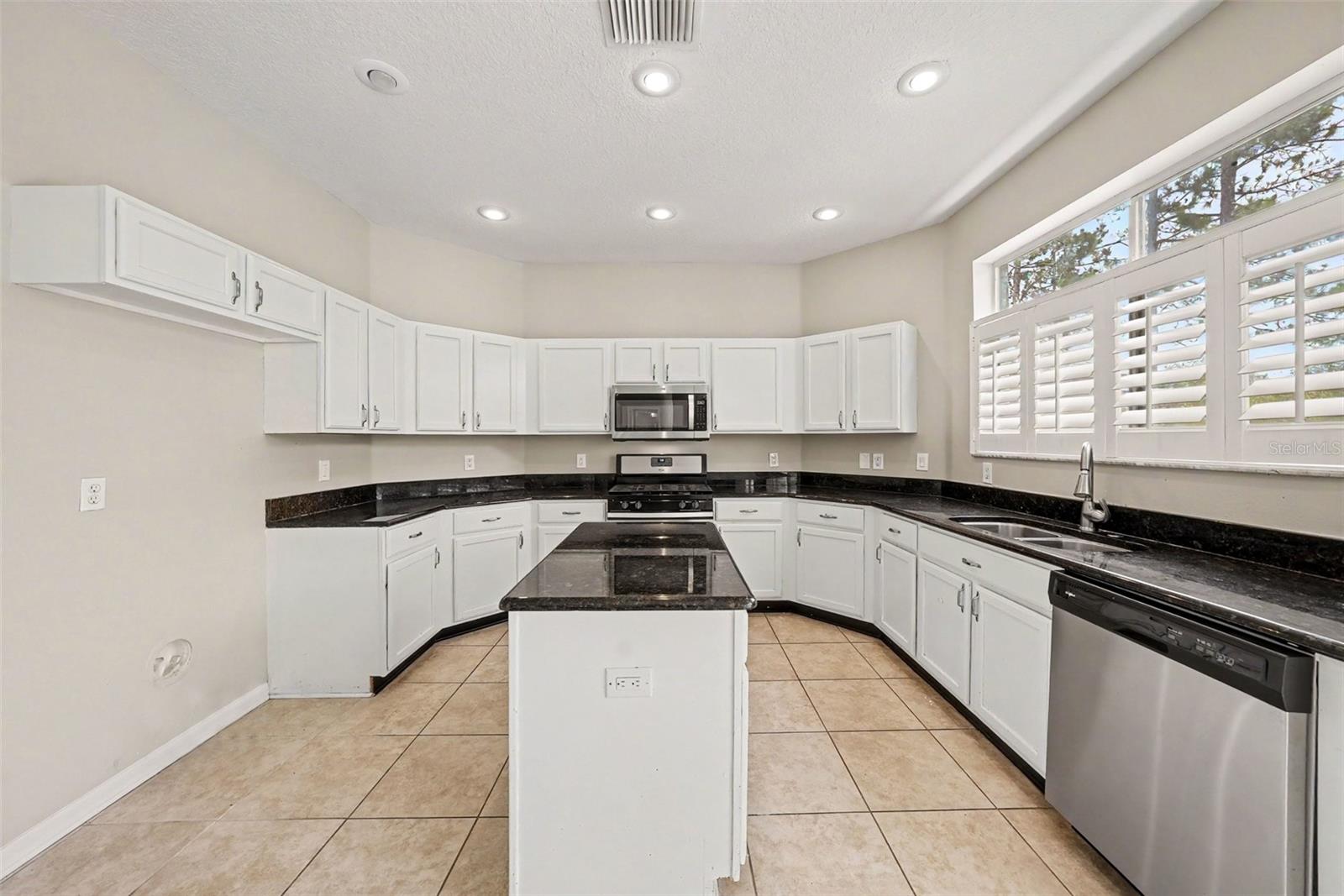 6112 Cezanne Ave Property Photo 14