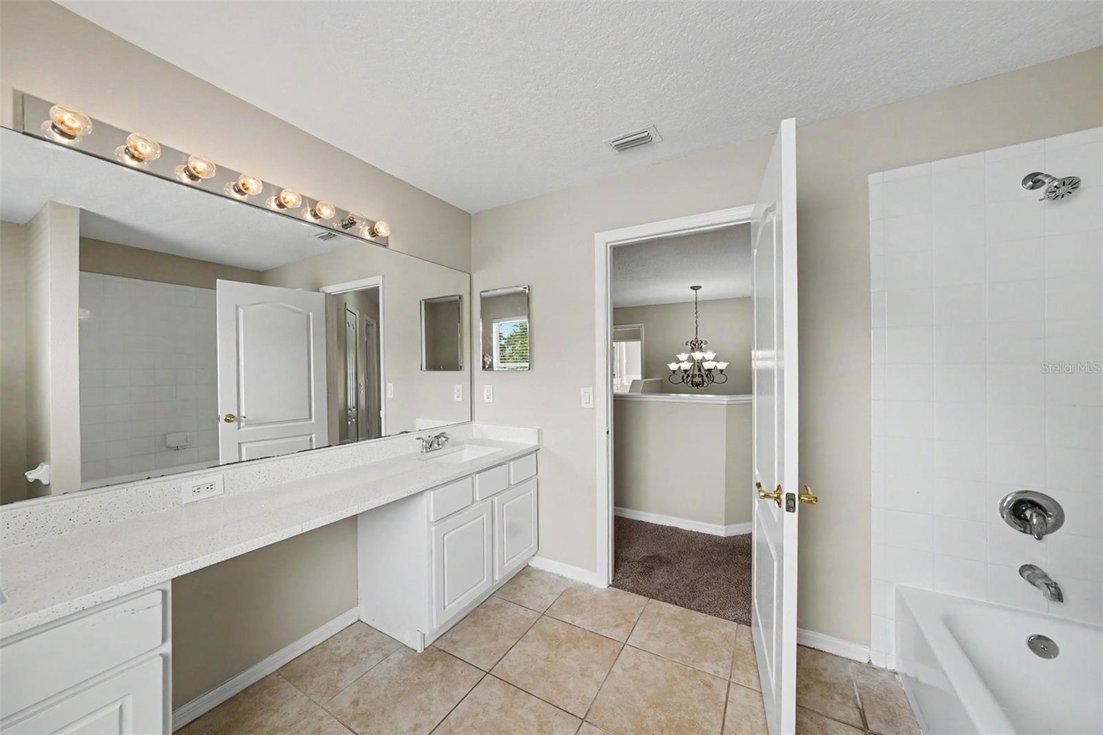 6112 Cezanne Ave Property Photo 24