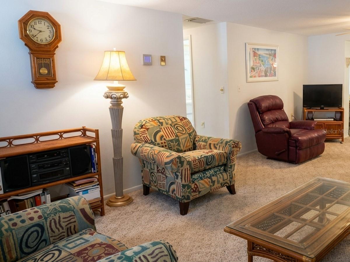 1248 Ermine Dr Property Photo 8