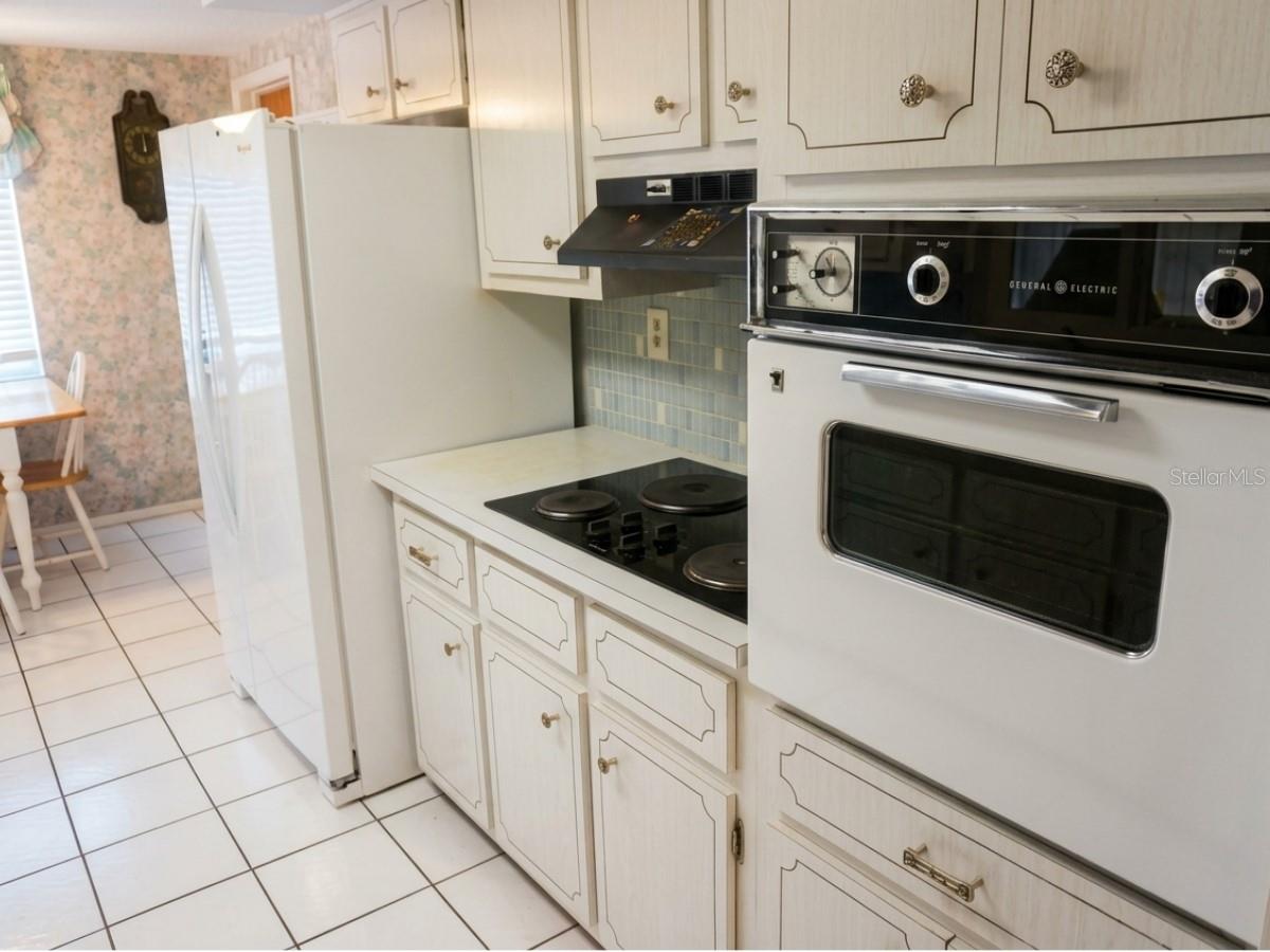 1248 Ermine Dr Property Photo 13
