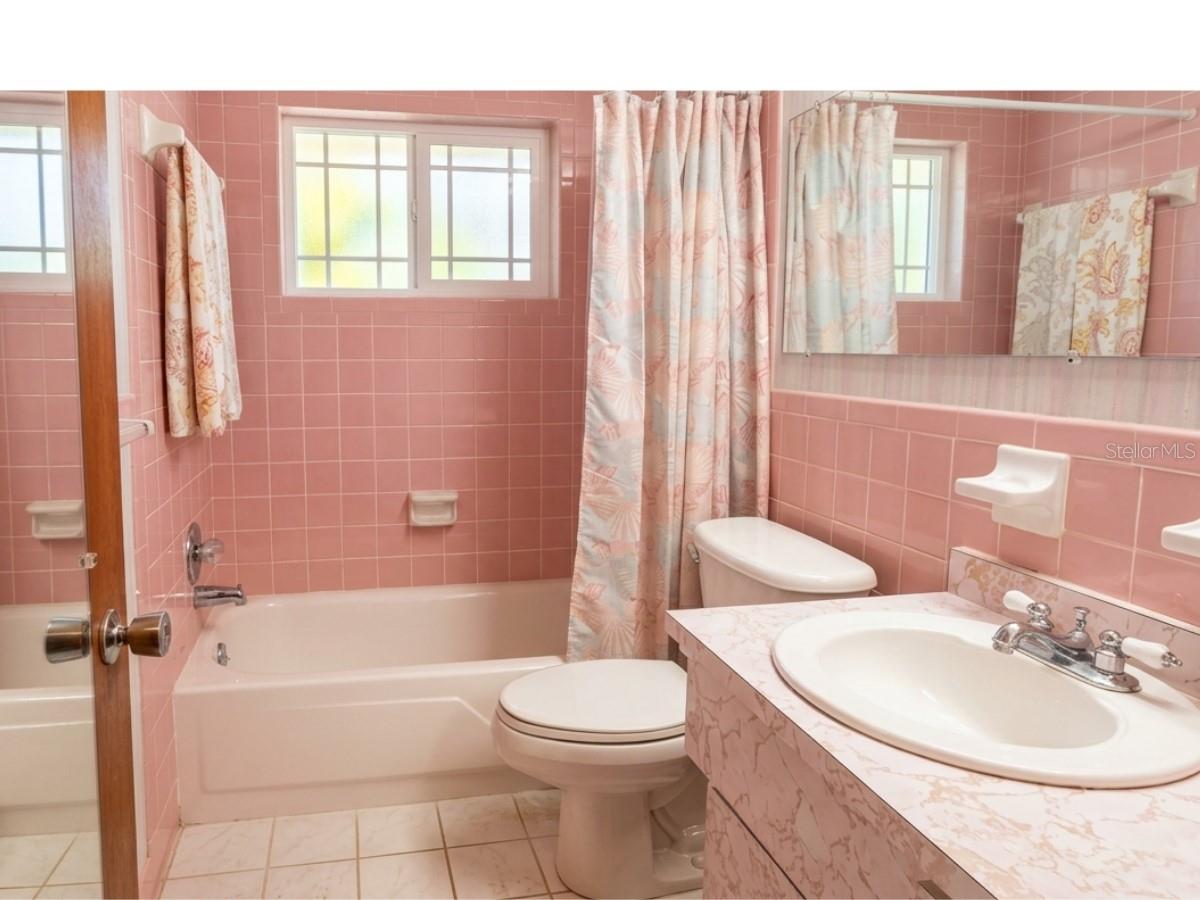 1248 Ermine Dr Property Photo 18
