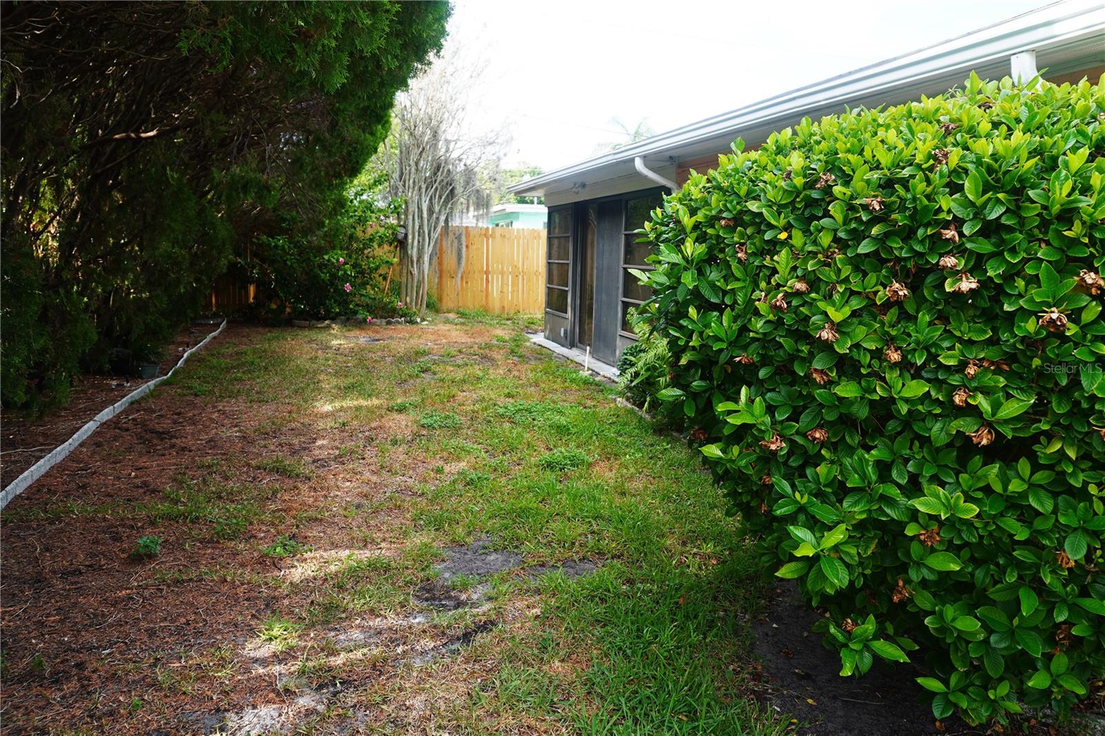 1248 Ermine Dr Property Photo 23