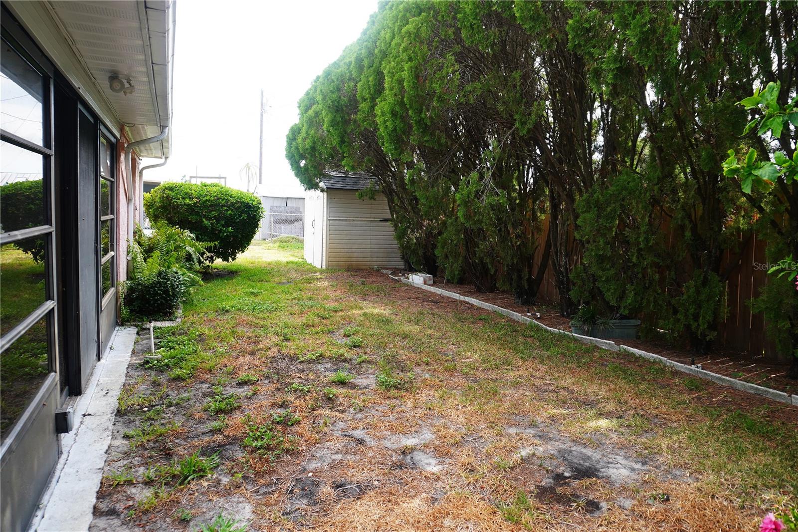 1248 Ermine Dr Property Photo 24
